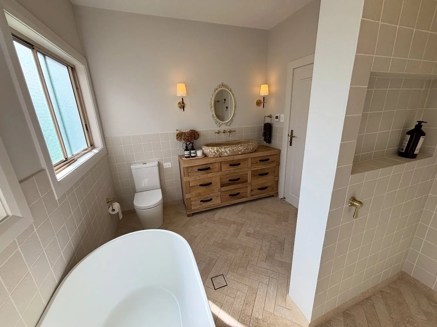 A throwback photo to this stunning bathroom. Designed with many beautiful details and built to last