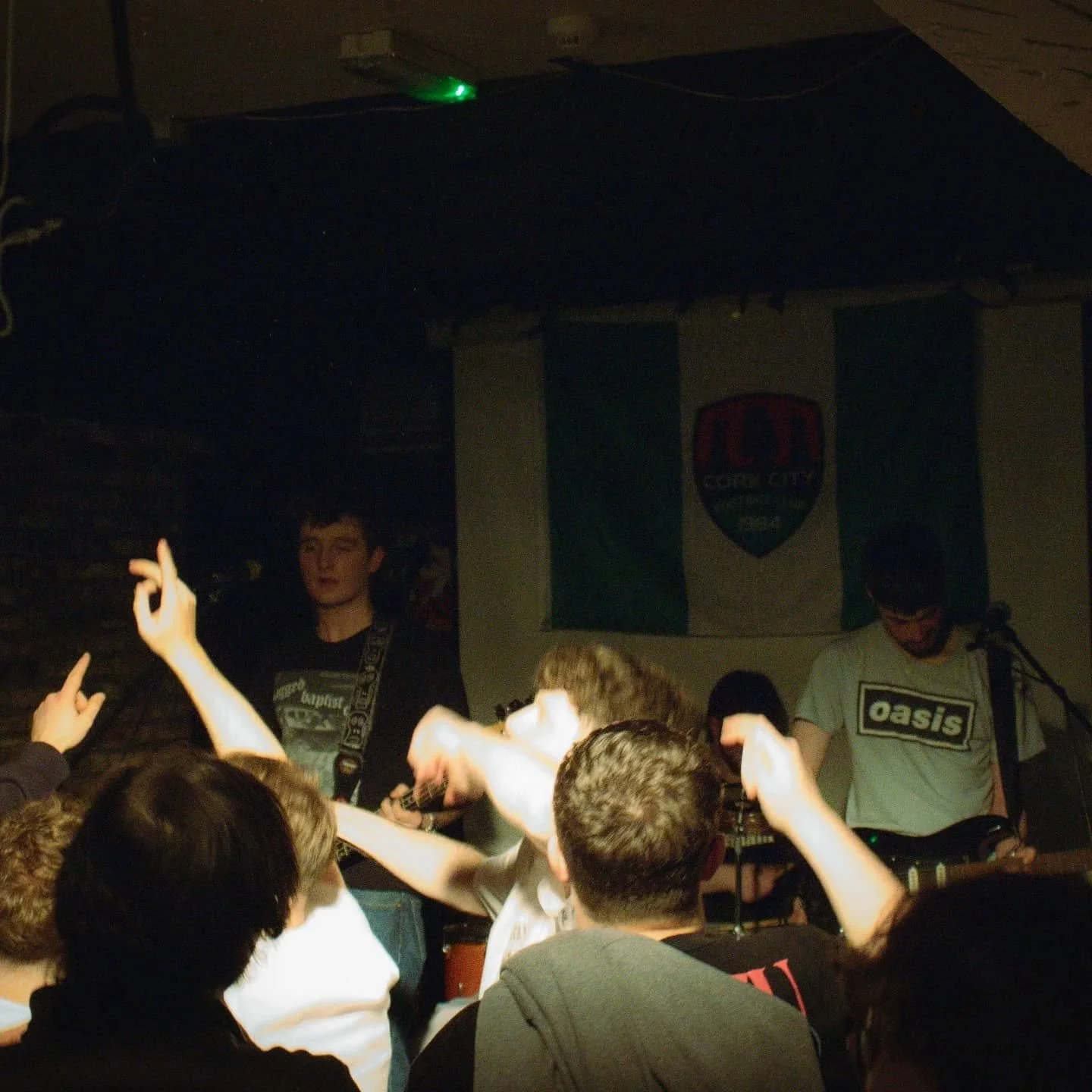 Thanks to everyone who came to Spailpín – mega crowd. Cheers to @ether.353 for opening.
New single soon (swipe for a preview)
Debut EP even sooner!!
Merch available on www.ashredmusic.com
📸@allu_mustala
#Tome #sound #friends #buddie