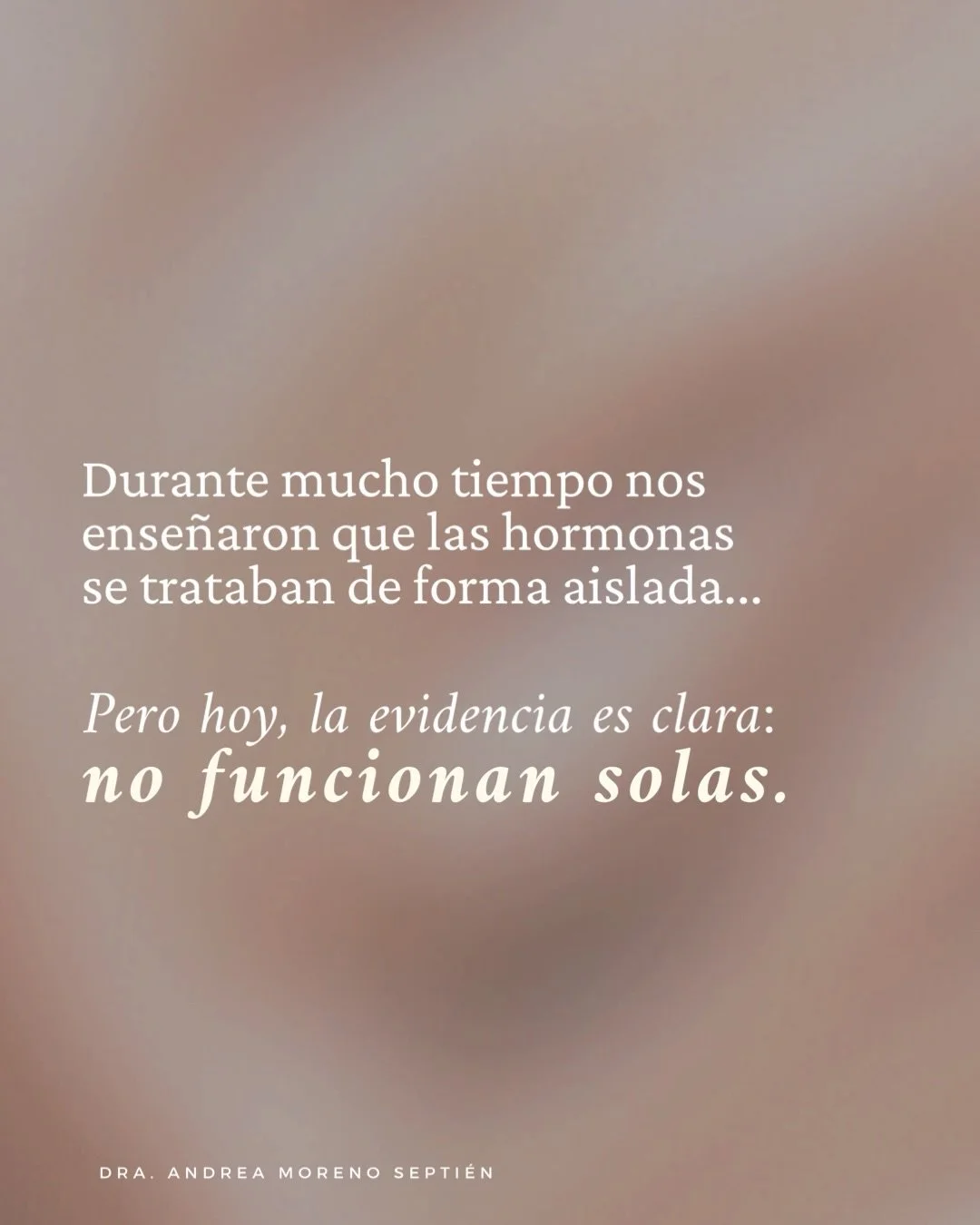Durante mucho tiempo pensamos que las hormonas funcionaban de forma aislada.👀

Hoy sabemos que no es as&iacute;: las hormonas responden a tu metabolismo, a la inflamaci&oacute;n, al intestino y al cerebro y este es el cambio el que lo redefine todo: