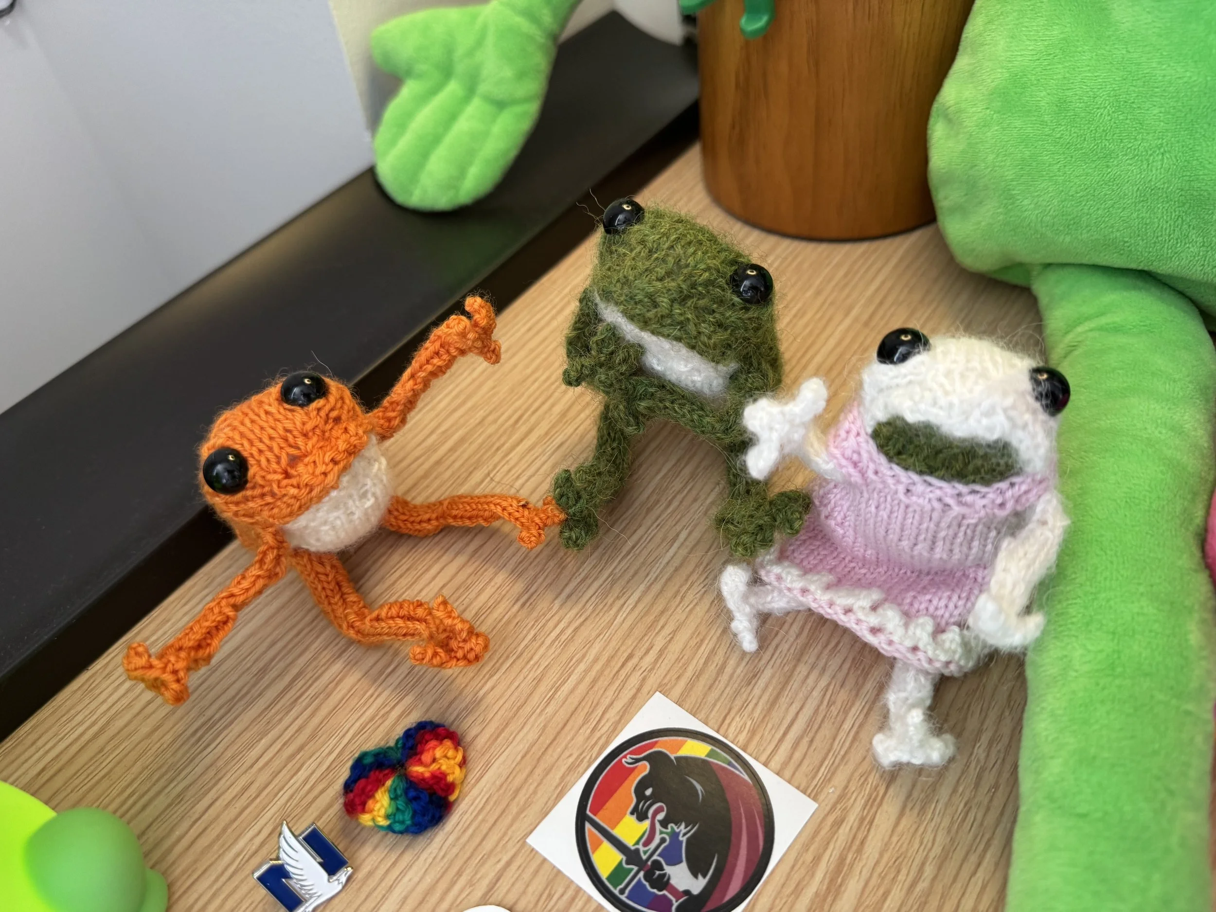 Knitted frogs.jpeg