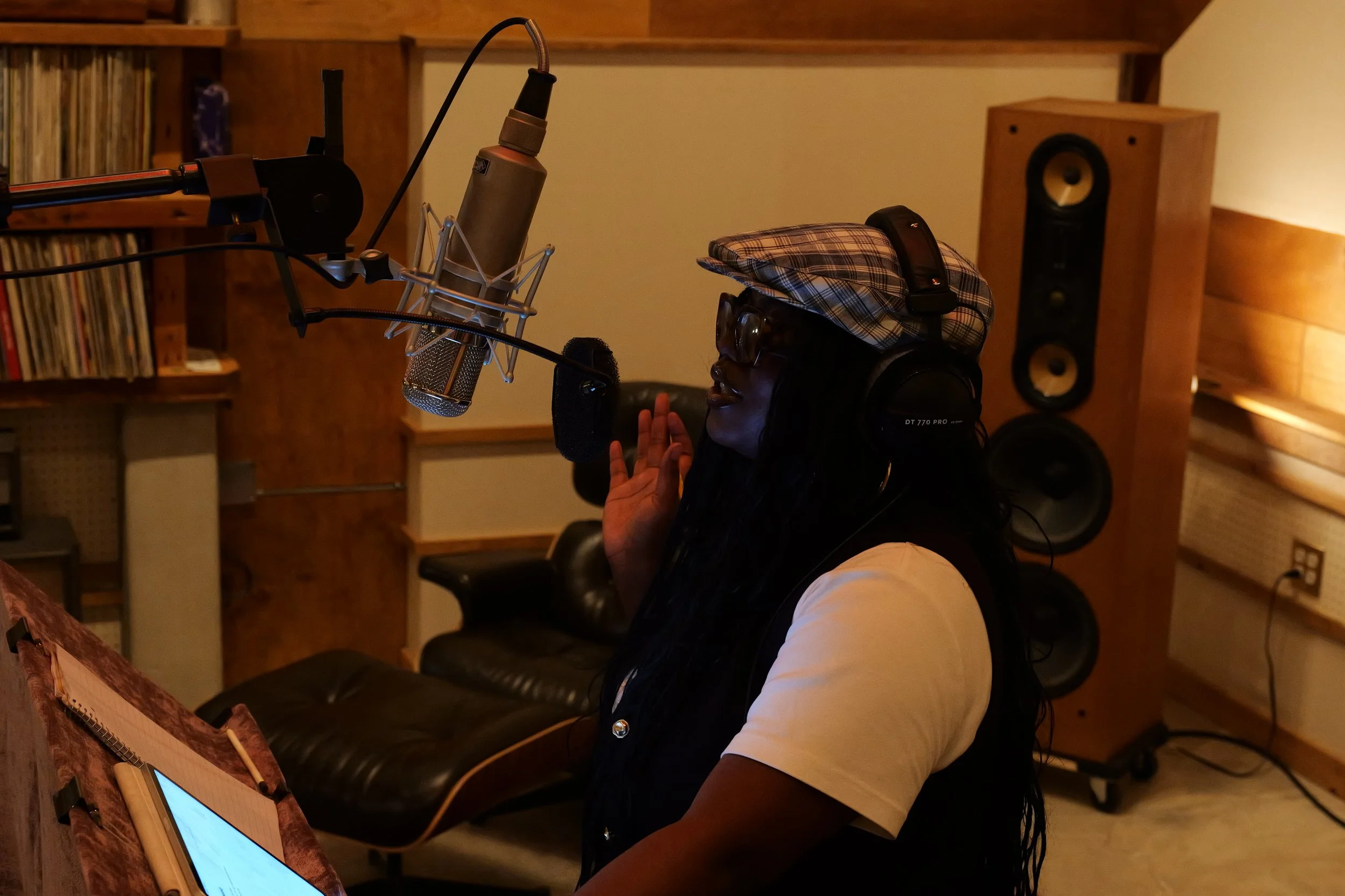 BleuMoon Music Group Recording Session

Pictured: Madison LaRae