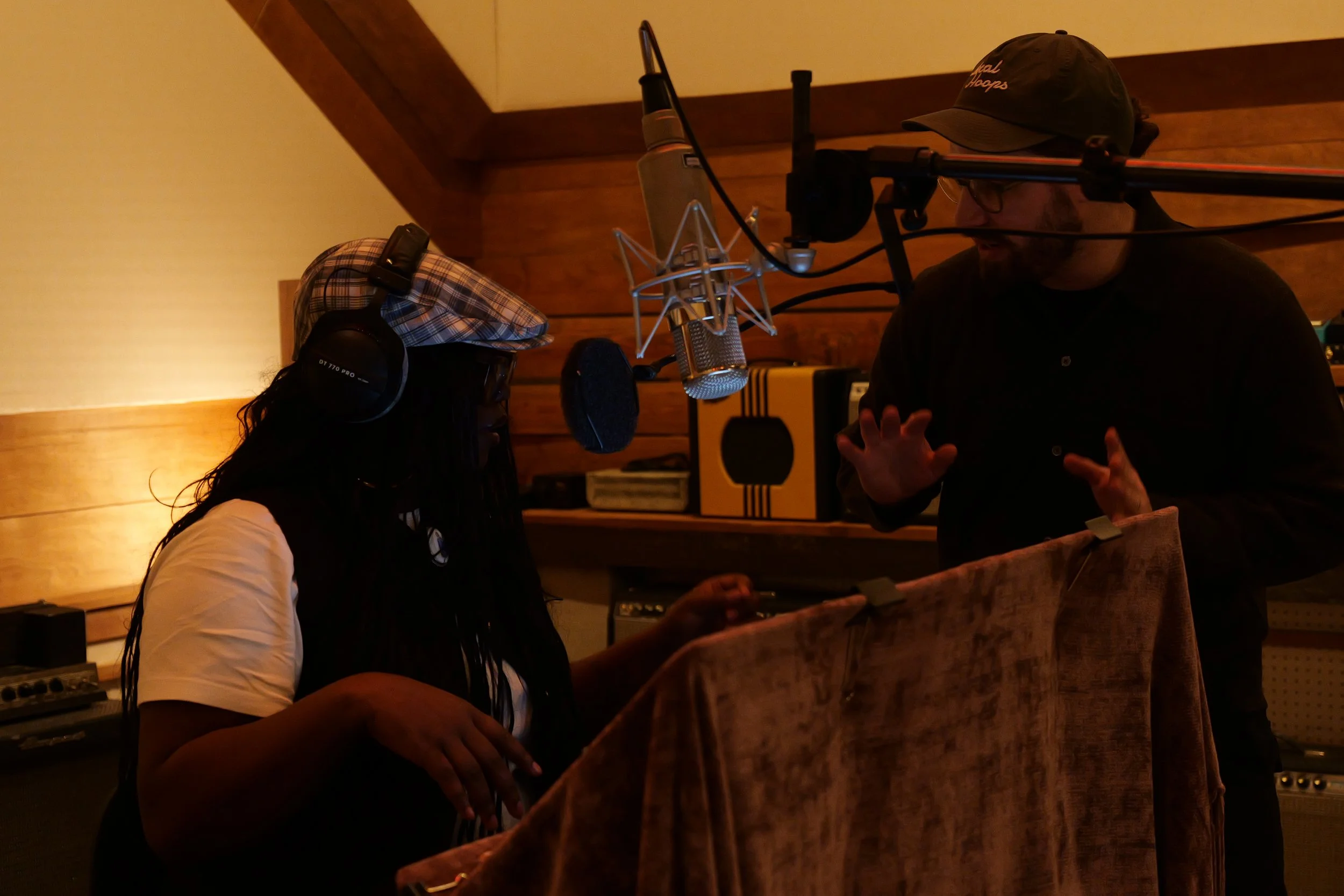 BleuMoon Music Group Recording Session

Pictured: Madison LaRae, Urosh Jovanovich