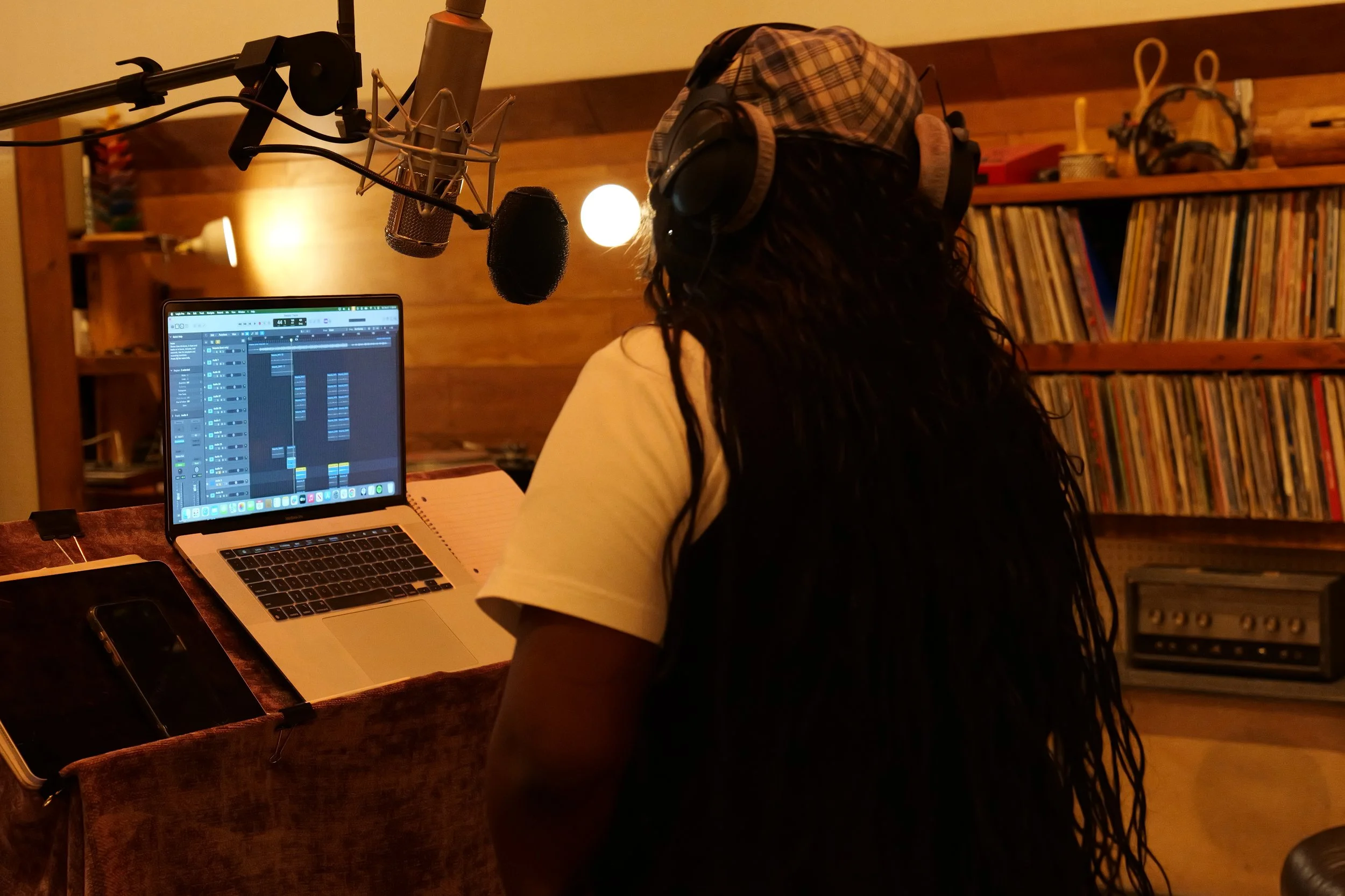 BleuMoon Music Group Recording Session

Pictured: Madison LaRae