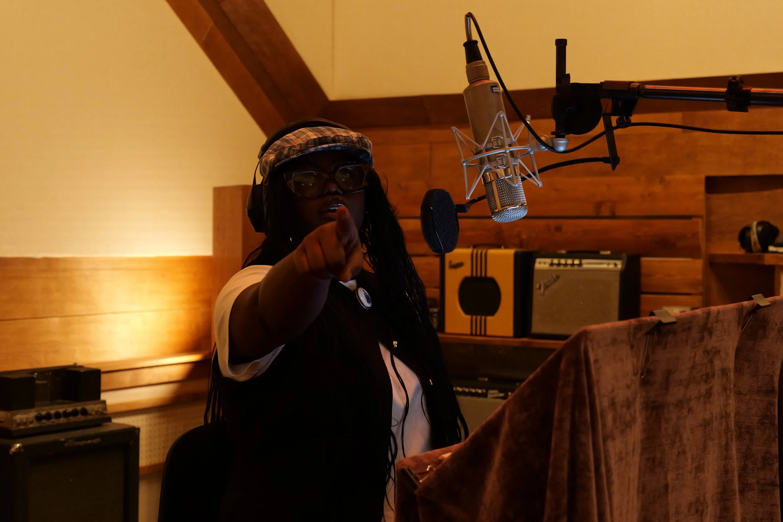 BleuMoon Music Group Recording Session

Pictured: Madison LaRae