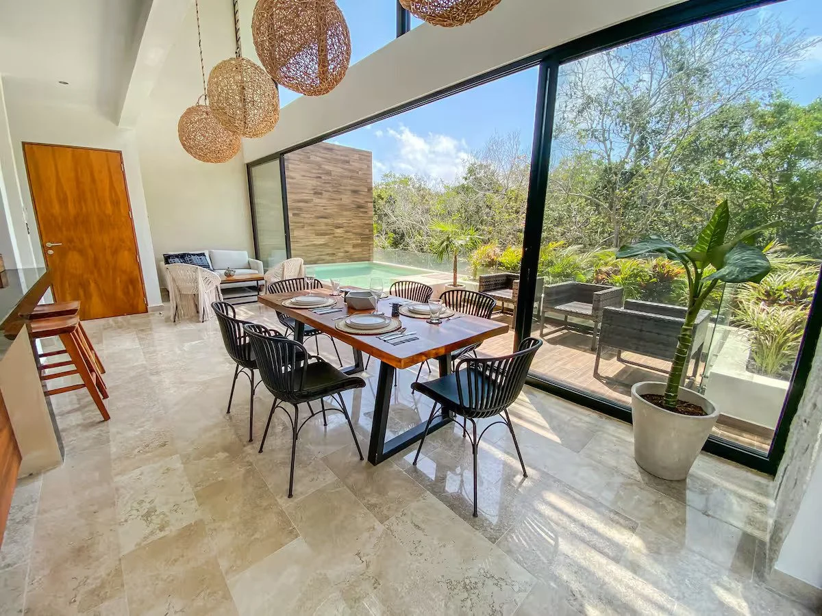 dining-jacuzzi.jpg