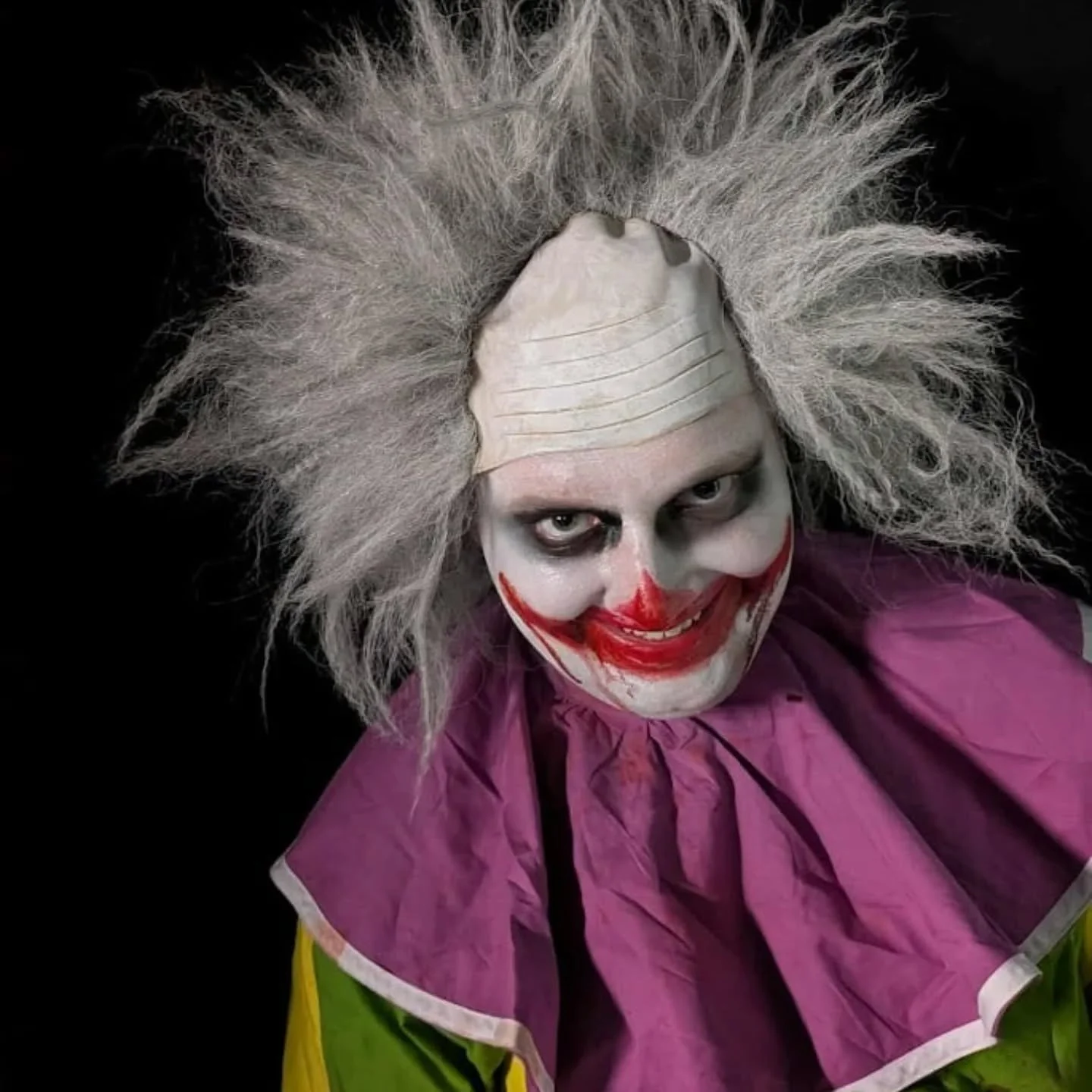 Dear Friendos,
It's been 2 years since I've been a free and independent Clown!

It's been a tough one, I'll always miss doing this every week, but popping up at conventions has been so much fun!

Maybe back to some scares this year? Who knows...

Lov