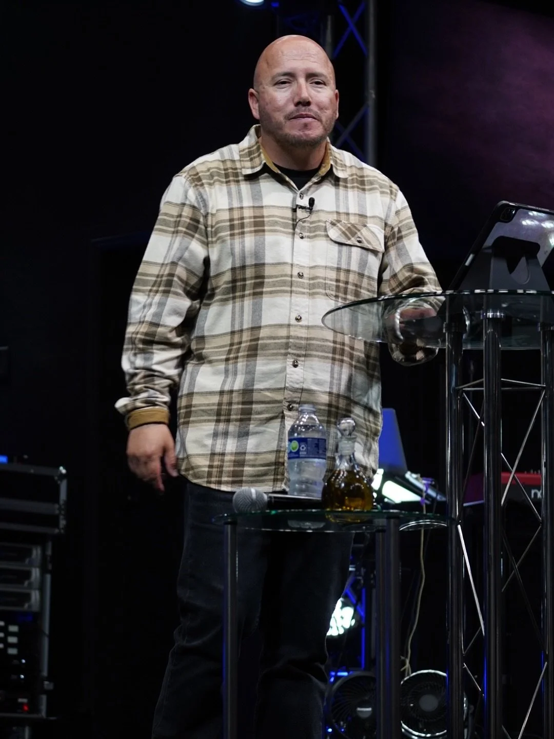 Pastor Jason Olvera brought a powerful word this Sunday as he preached on &ldquo;A Living Sacrifice&rdquo; 🔥It was a wonderful time today and we hope to see you all this Wednesday @ 7:30PM for mid-week service! 🧡 | Full service on YouTube 🎥