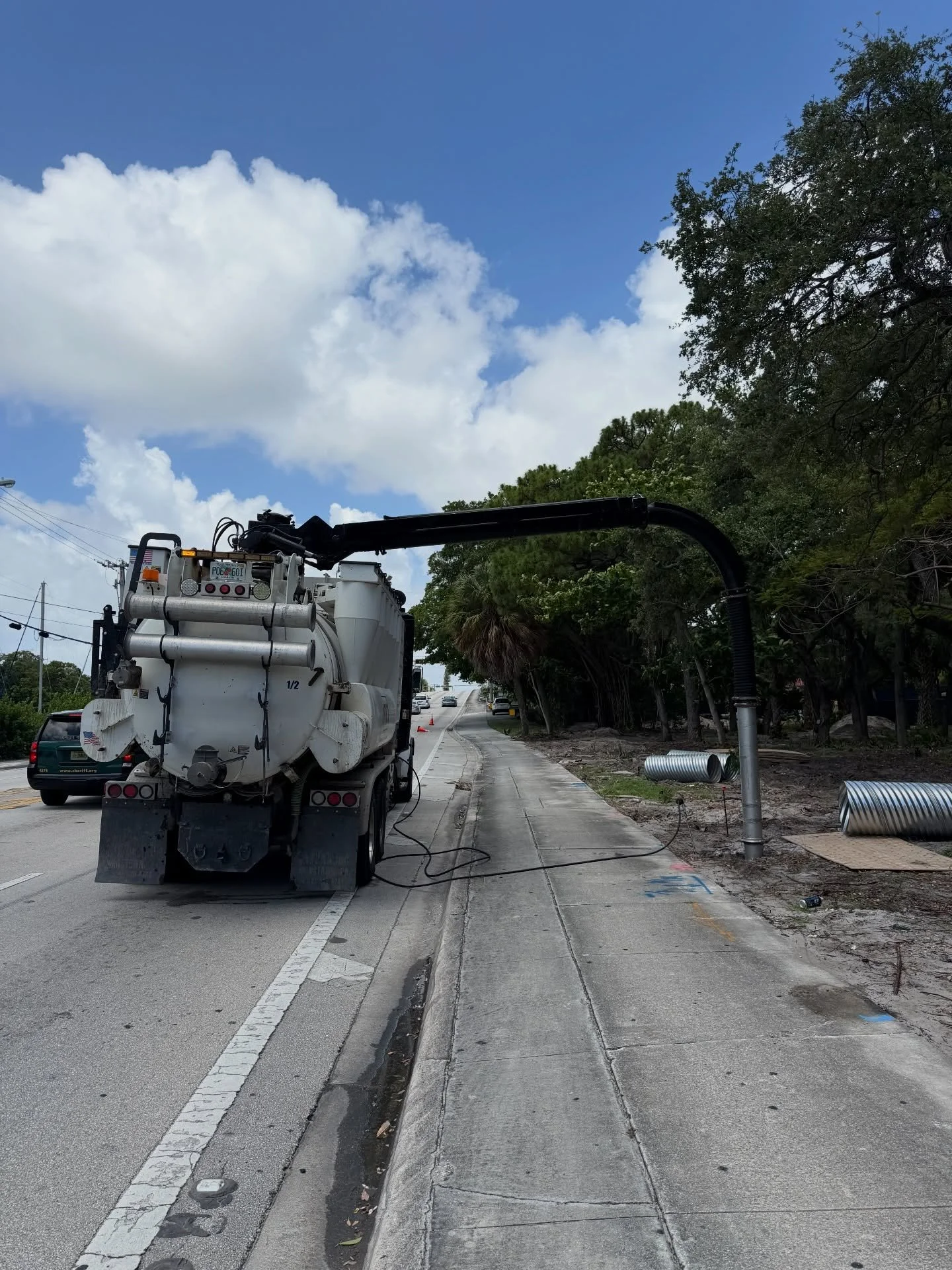 Setting cans down in Davie. #hydrovac #gapvax