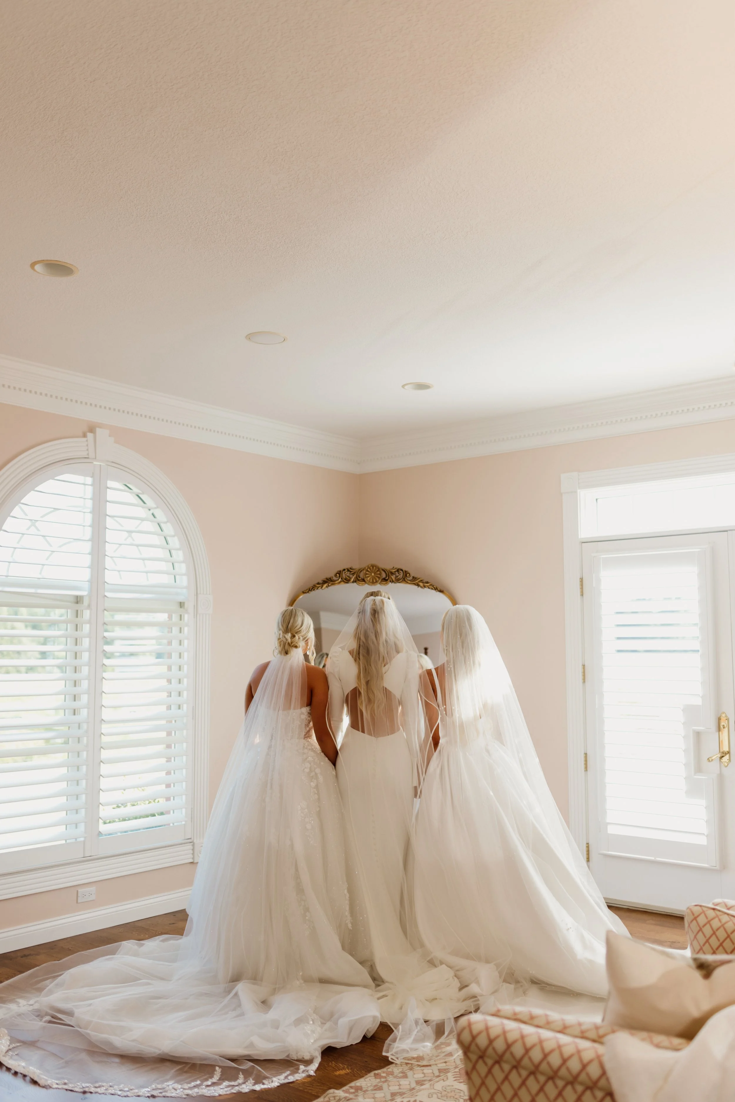 hummingbird-estate-bridal-suite.jpeg