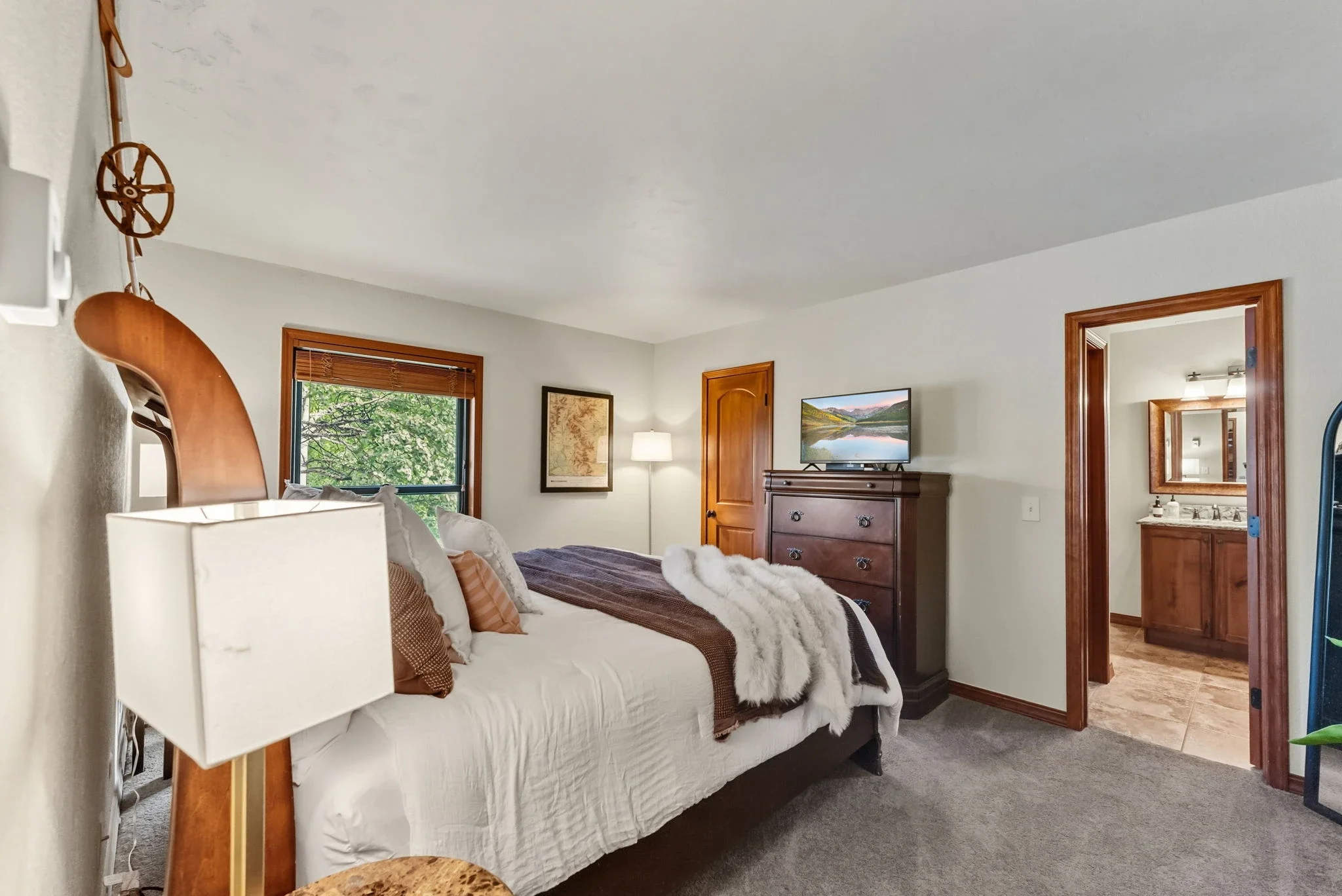 Base 9 Mountain Ski Cabin_15.webp