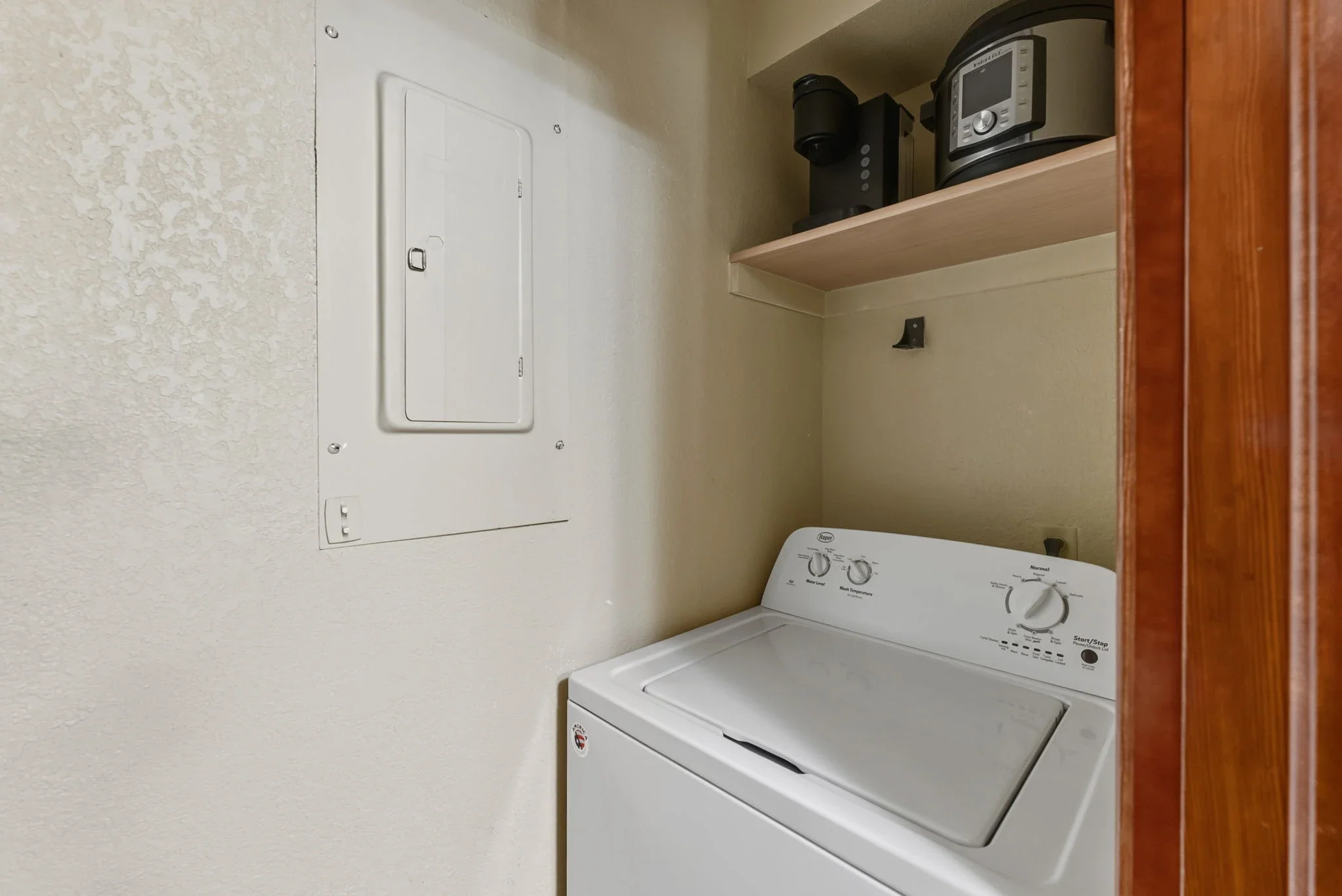 Base 9 Mountain Ski Cabin_30.webp