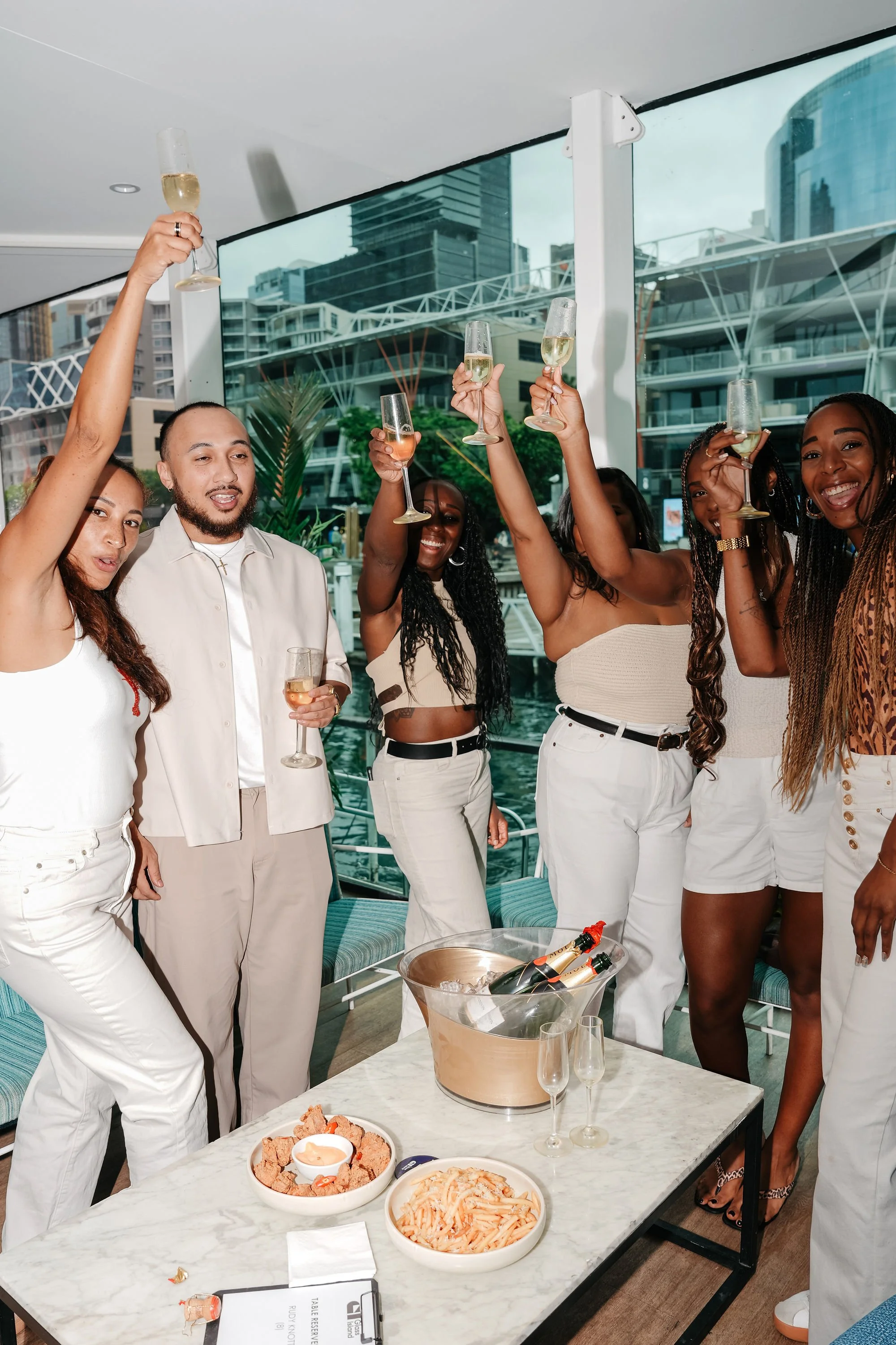 0 LATELUNCHSYD-261225-GlassIsland--00435.jpg