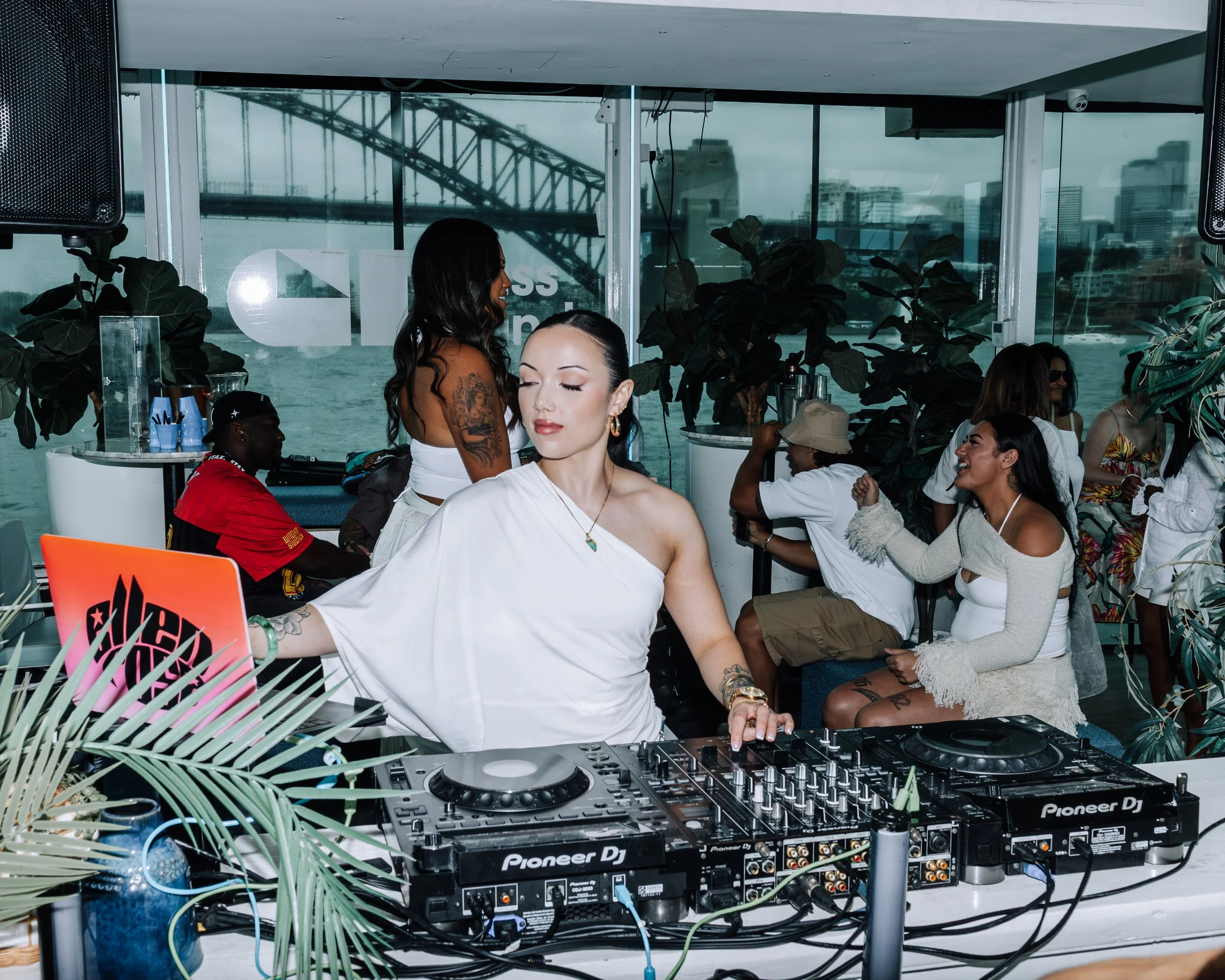 TLL x Glass Island-071.jpg