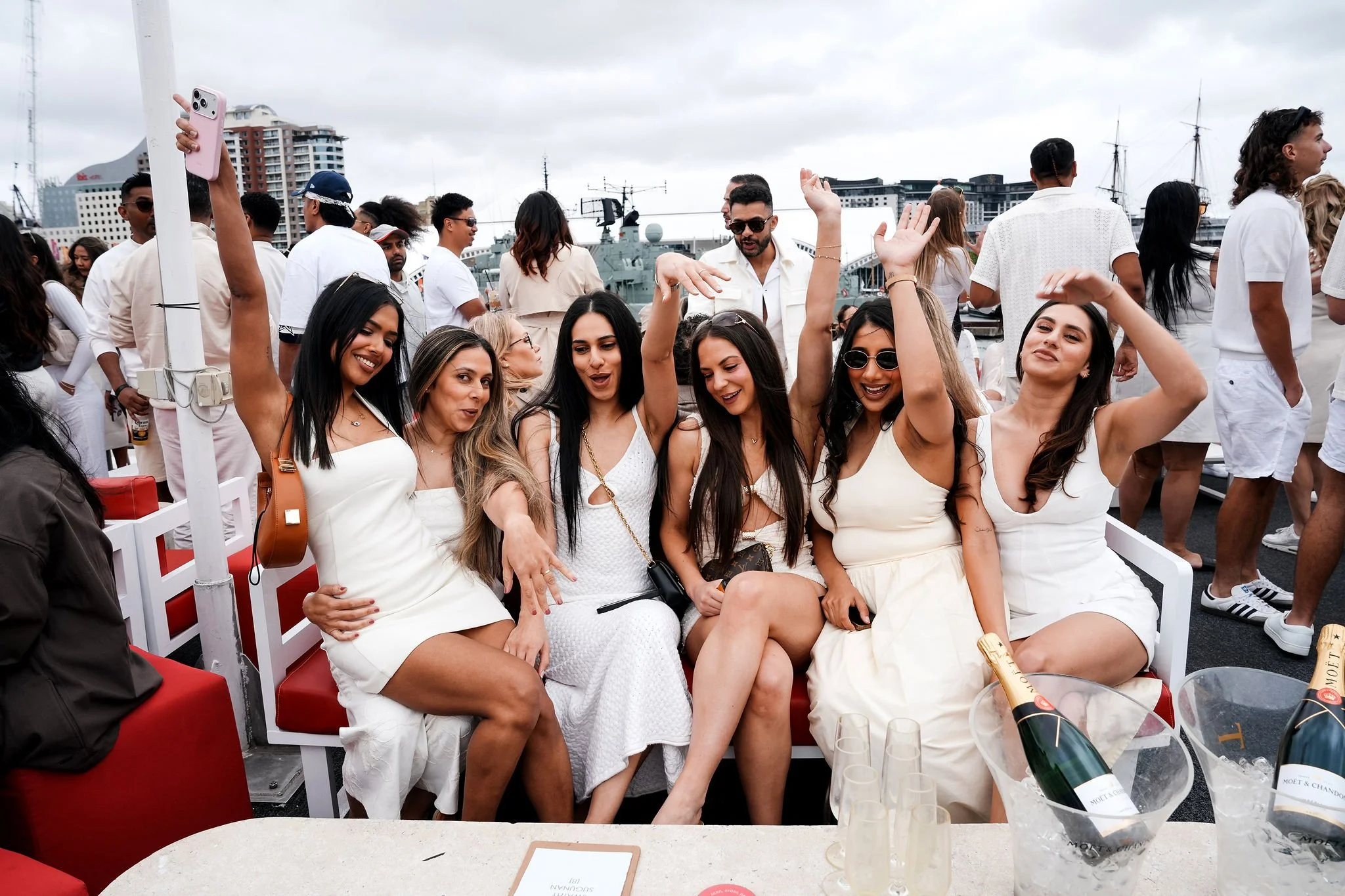 0 0 LATELUNCHSYD-261225-GlassIsland--00244.jpg