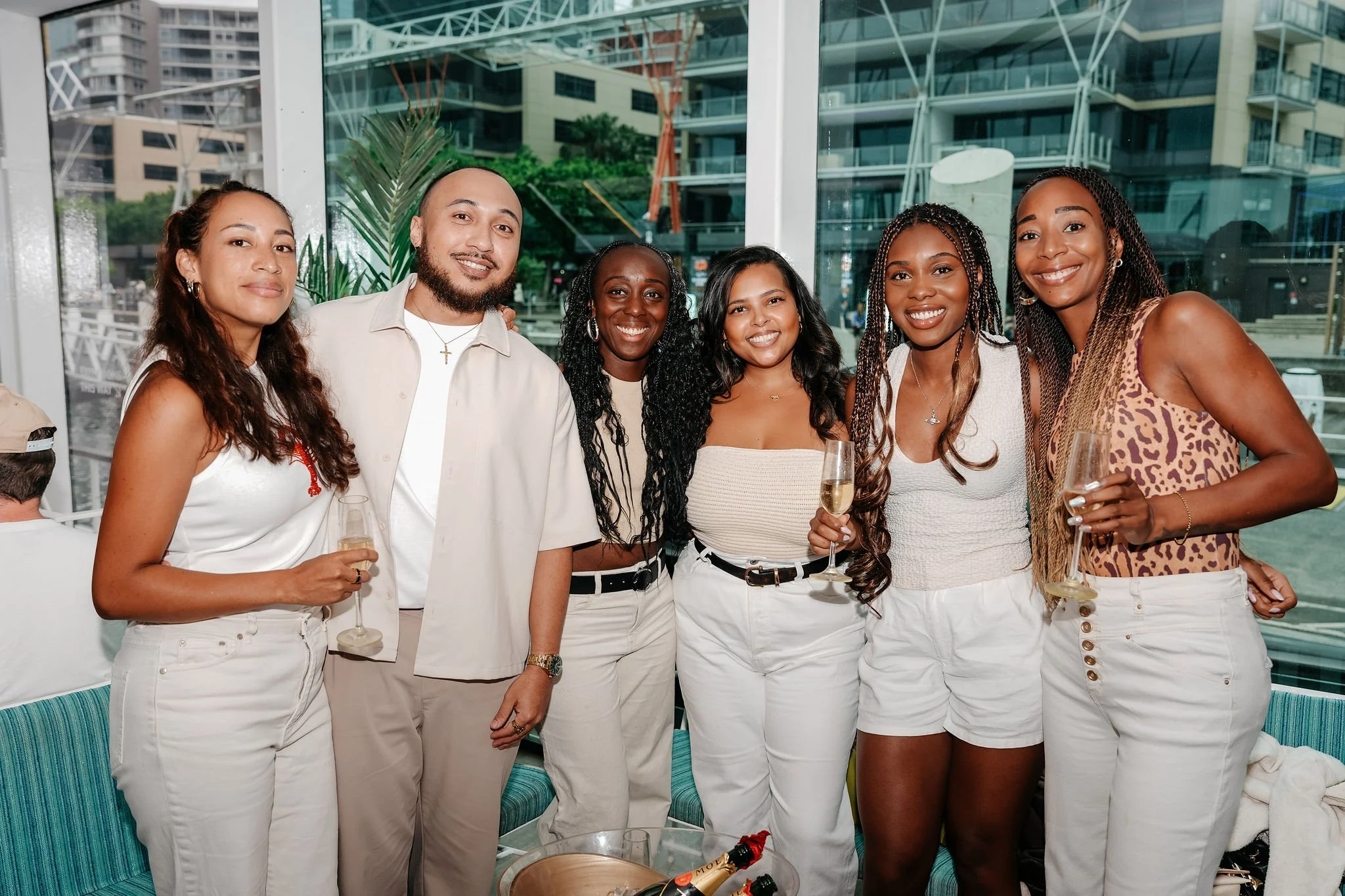 0 LATELUNCHSYD-261225-GlassIsland--00431.jpg