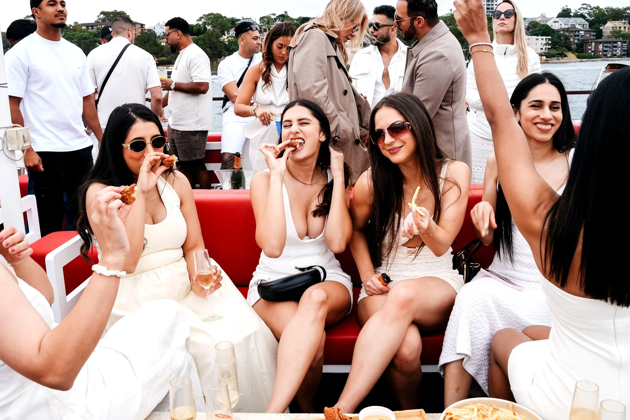 0 0 0 LATELUNCHSYD-261225-GlassIsland--00540.jpg