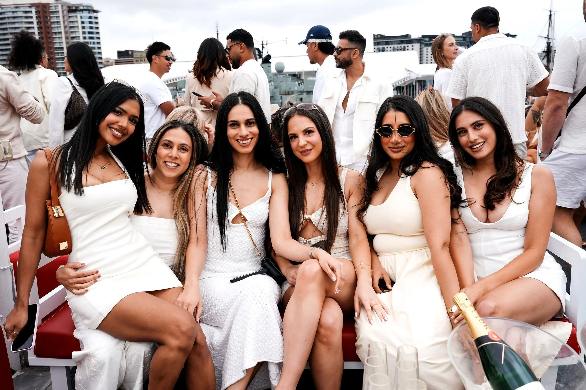 0 0 0 LATELUNCHSYD-261225-GlassIsland--00242.jpg