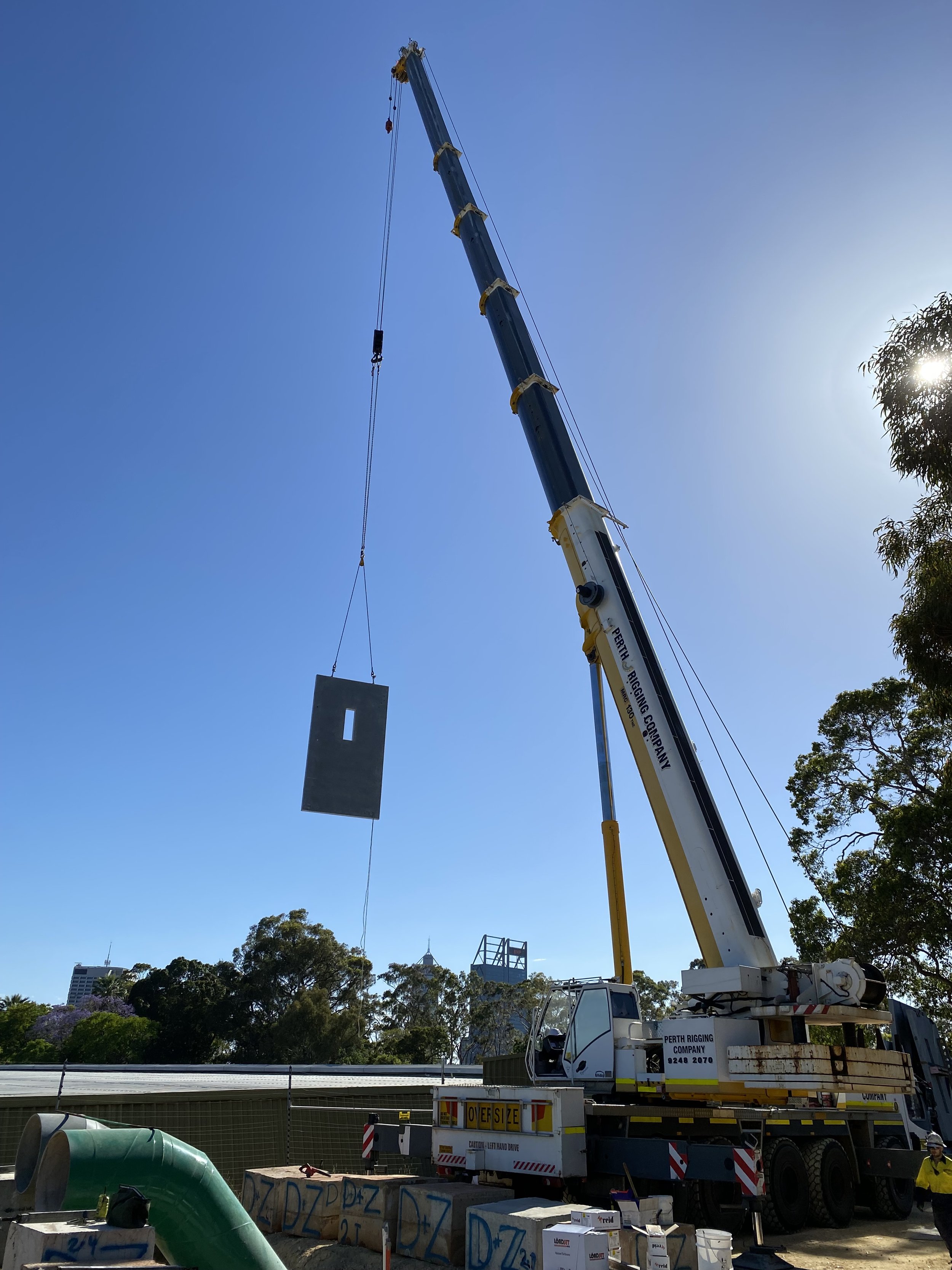 Tilt Up Installation 2 07.12.2021.JPG