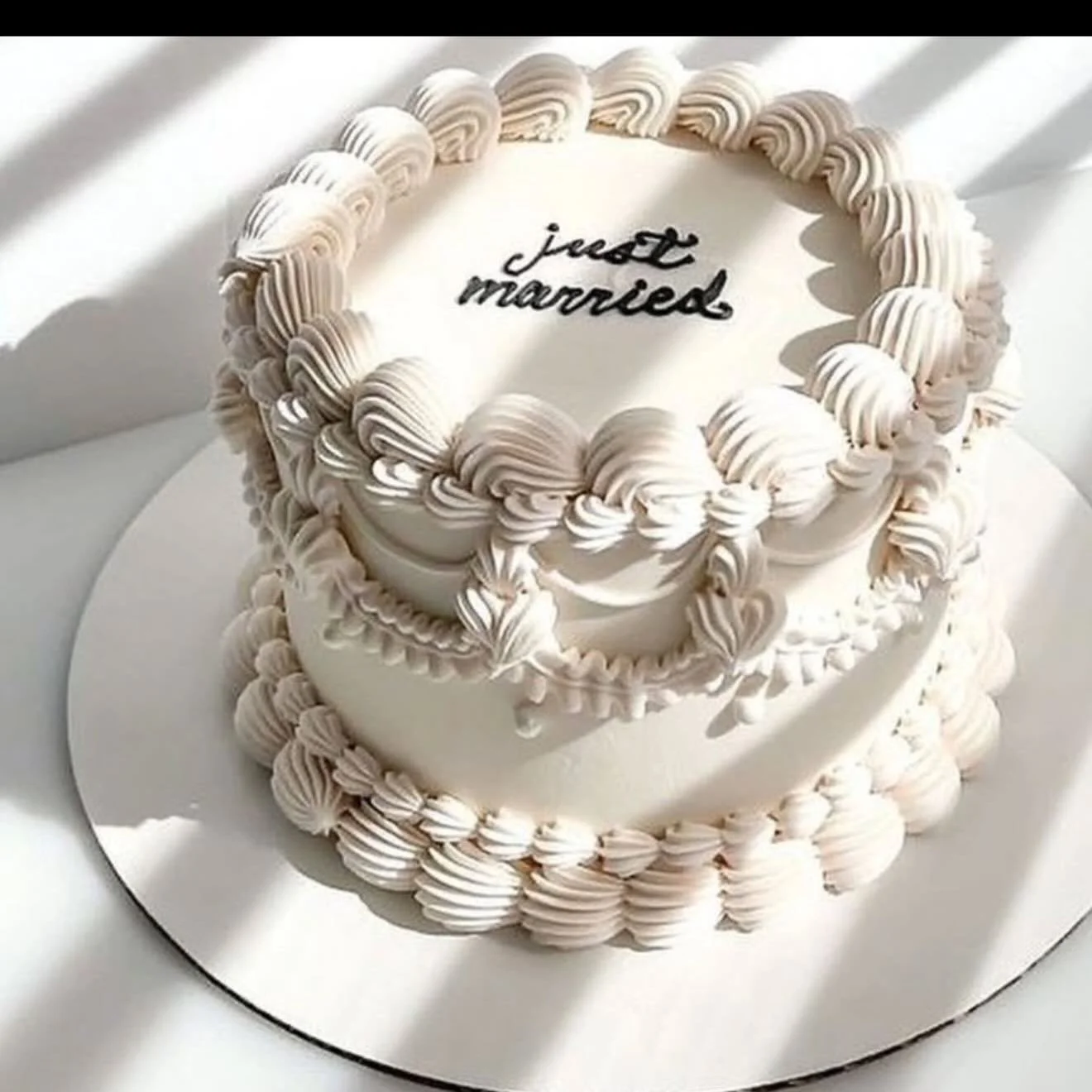 Hello 2026! We are booking up for weddings. Be sure to connect to have your wedding cake by Sugar Sparks Bakery! Email us at Jennie.sugarsparks@gmail.com