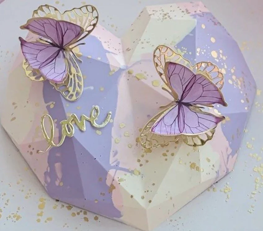 🎵 Heartbreakers you got the best of me 🎶 
Our Valentine&rsquo;s Chocolate Heartbreakers filled with candies from @12pawscandycompany! To preorder today comment &ldquo;Candy&rdquo; today! #valentines #valentinestreat #chocolate #heartbreaker