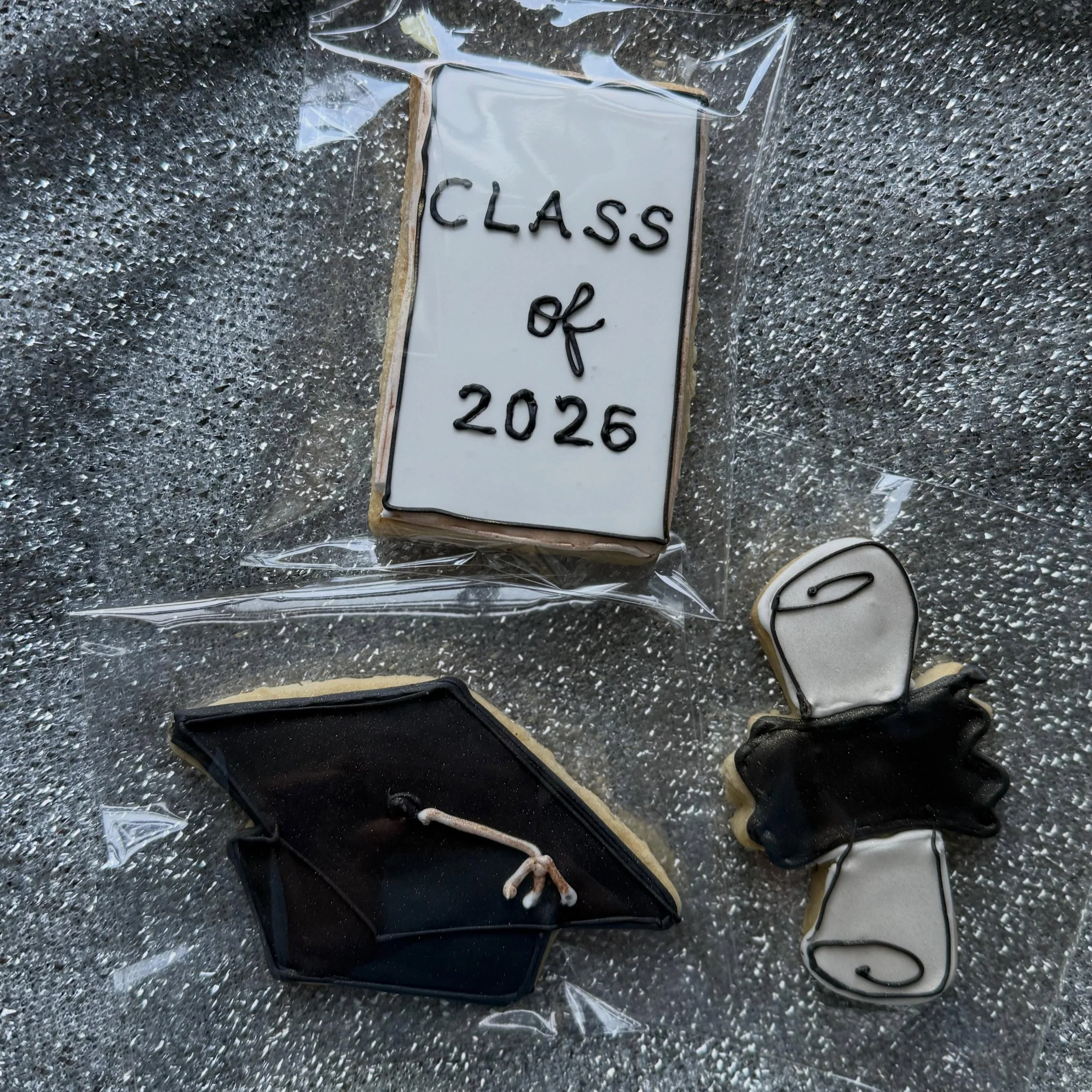Graduation season! Congratulations to all the graduates young and old 🎉🥳🎊 #graduation #graduationcookies #bakery #shoplocal #sugarcookies