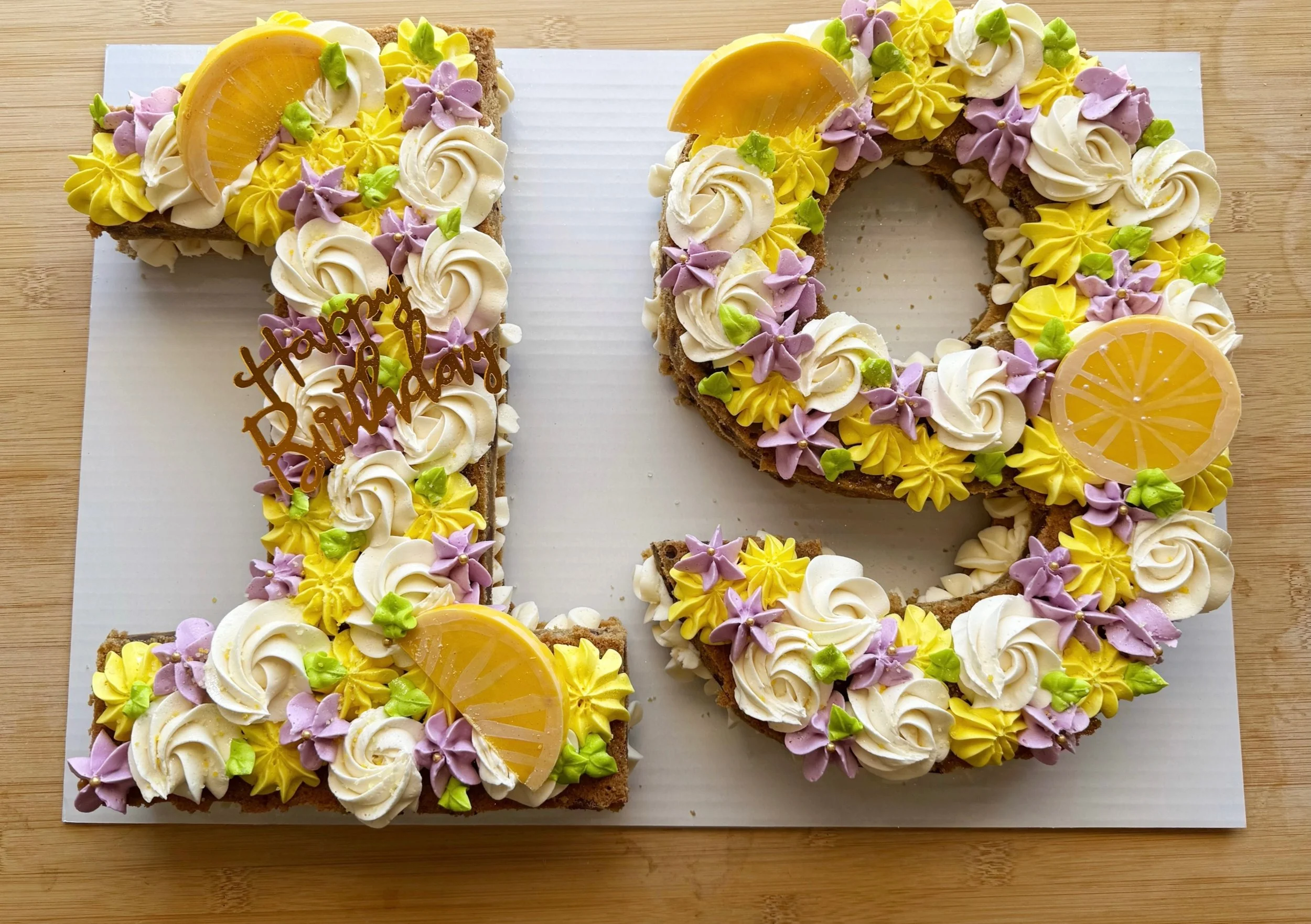 Fun cookie cake from yesterday! Happy 19th birthday Anna! 🍋 
.
#cookiecake