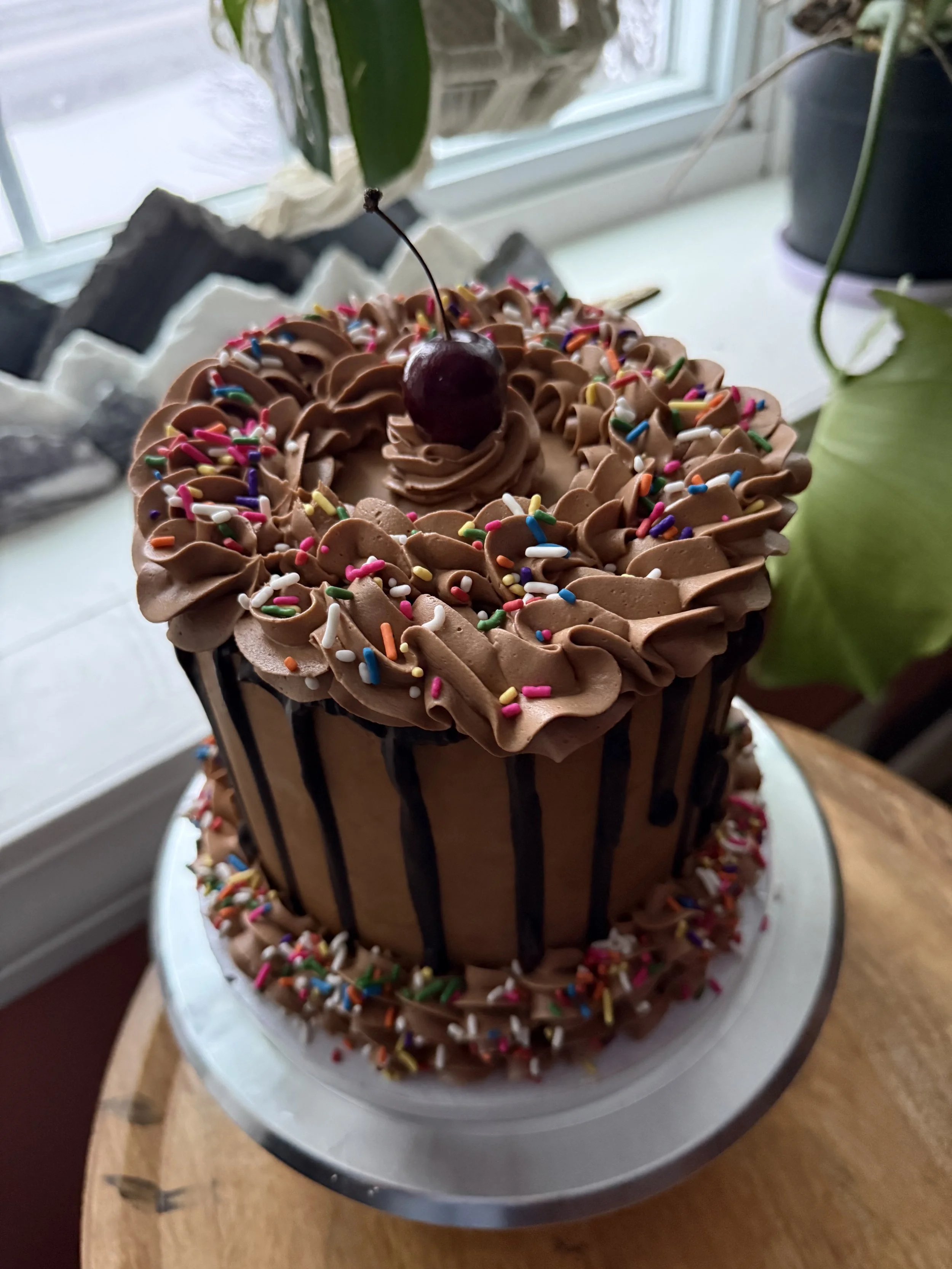 8" Cakes (feeds 12-22)