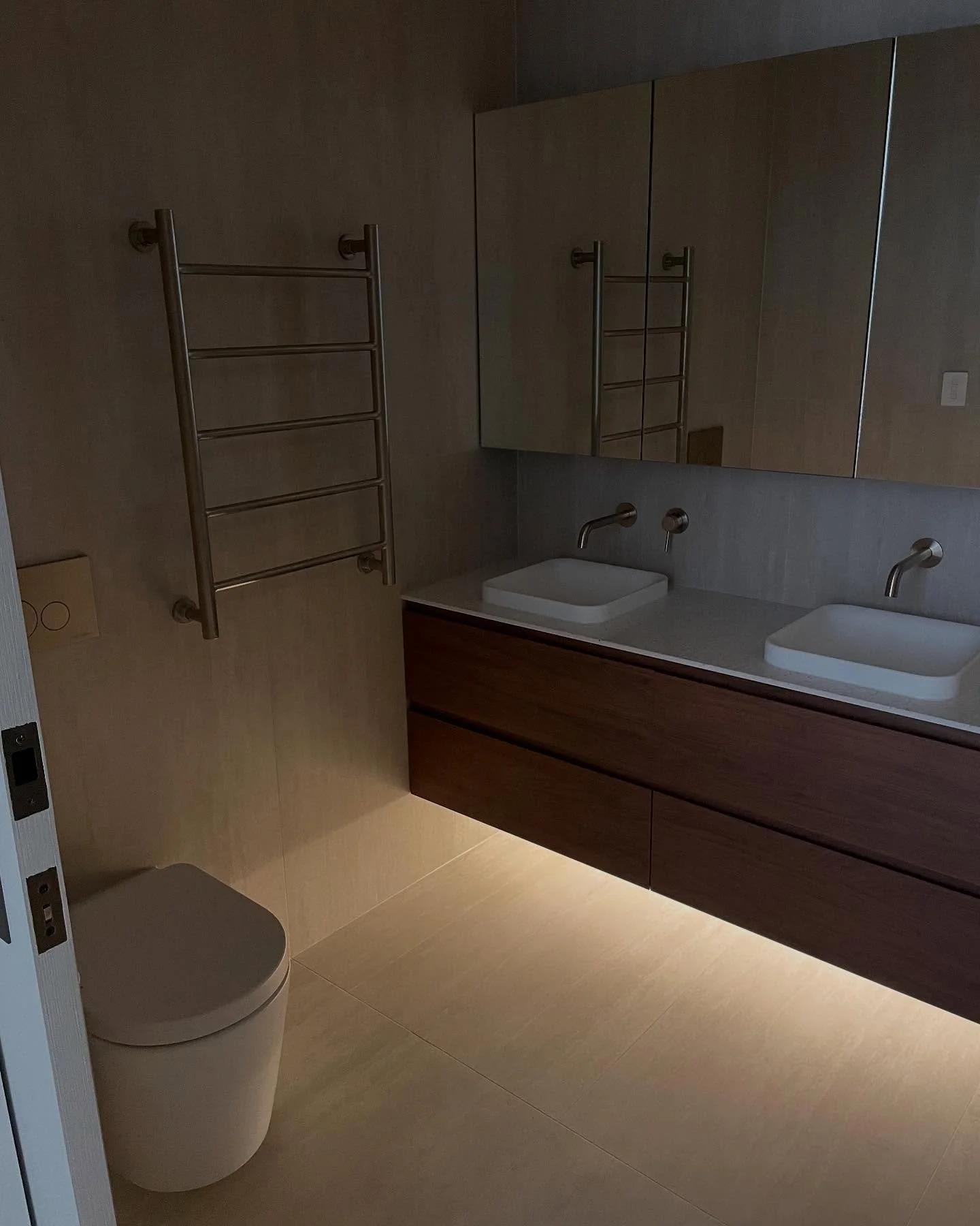 Richmond . . . 

Warm tones, warm lights, mood set. . .

Main bathroom from our recently completed Richmond project . . .