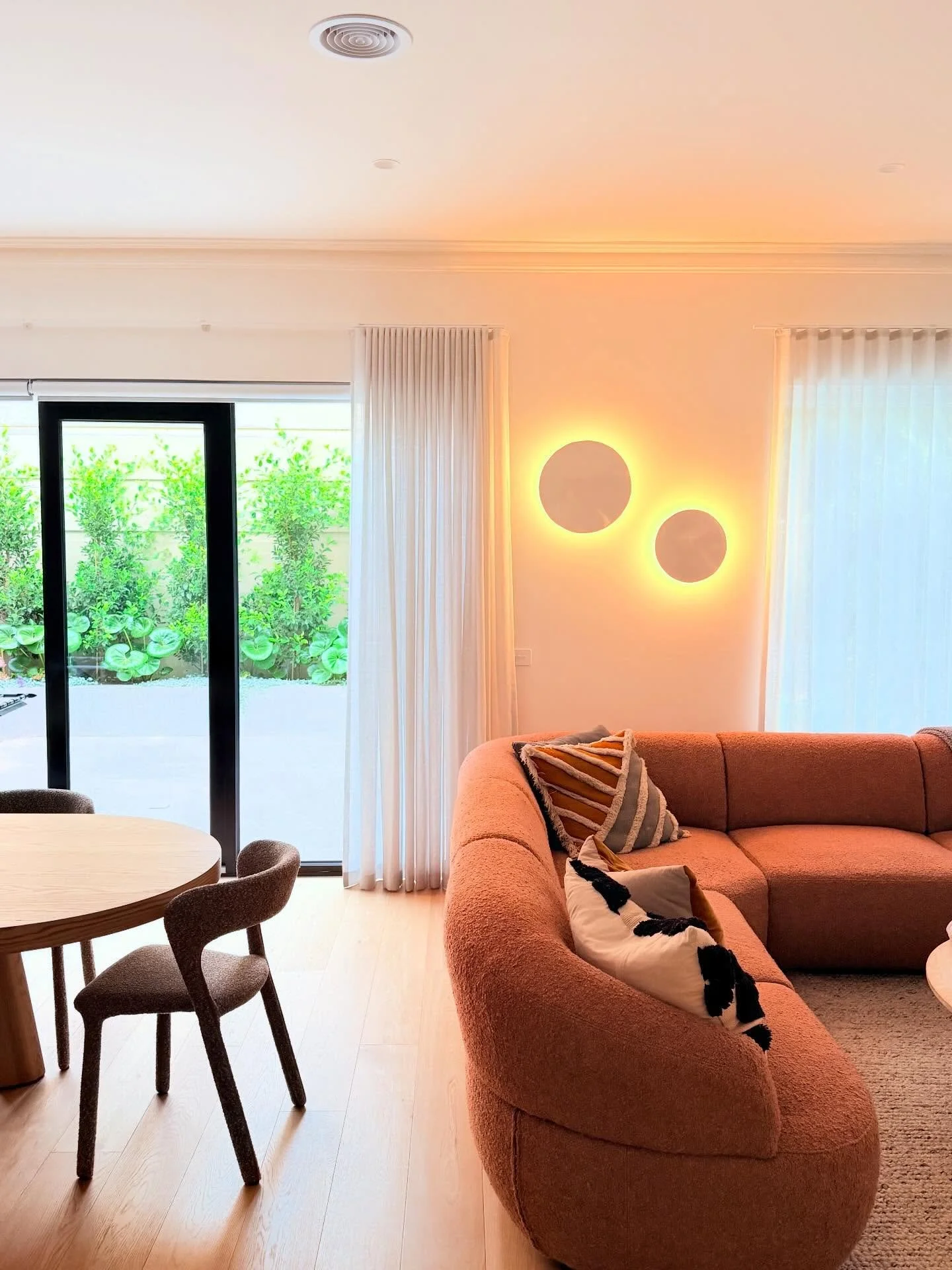 Armadale . . .

Soft light. Warm tones. A space crafted to feel like home . . .

#melbournebuilder #custombuilder #renovations #extensions #restoration