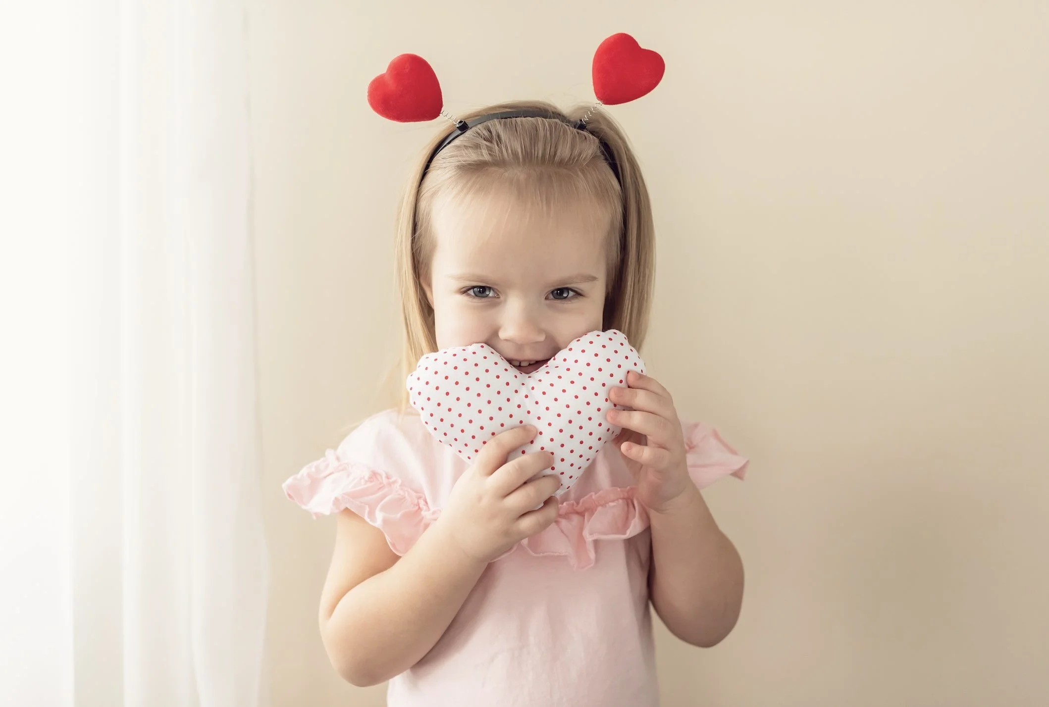 Comment développer naturellement la gentillesse et l'empathie chez votre enfant avec la technique du seau invisible