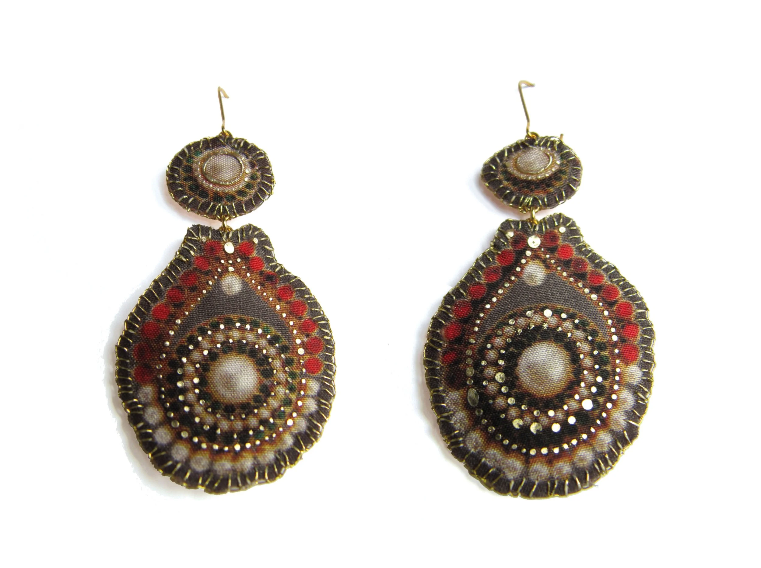 Polki: printed silk, gold leaf, gold plated hook