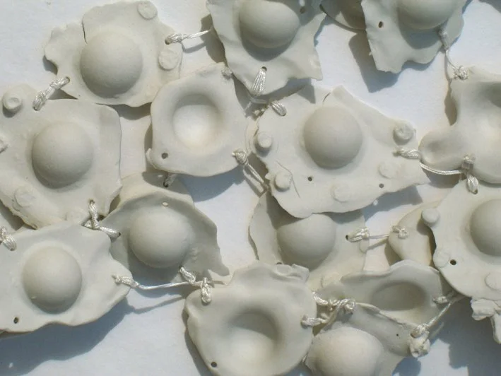 Ravioles, porcelain and silk thread