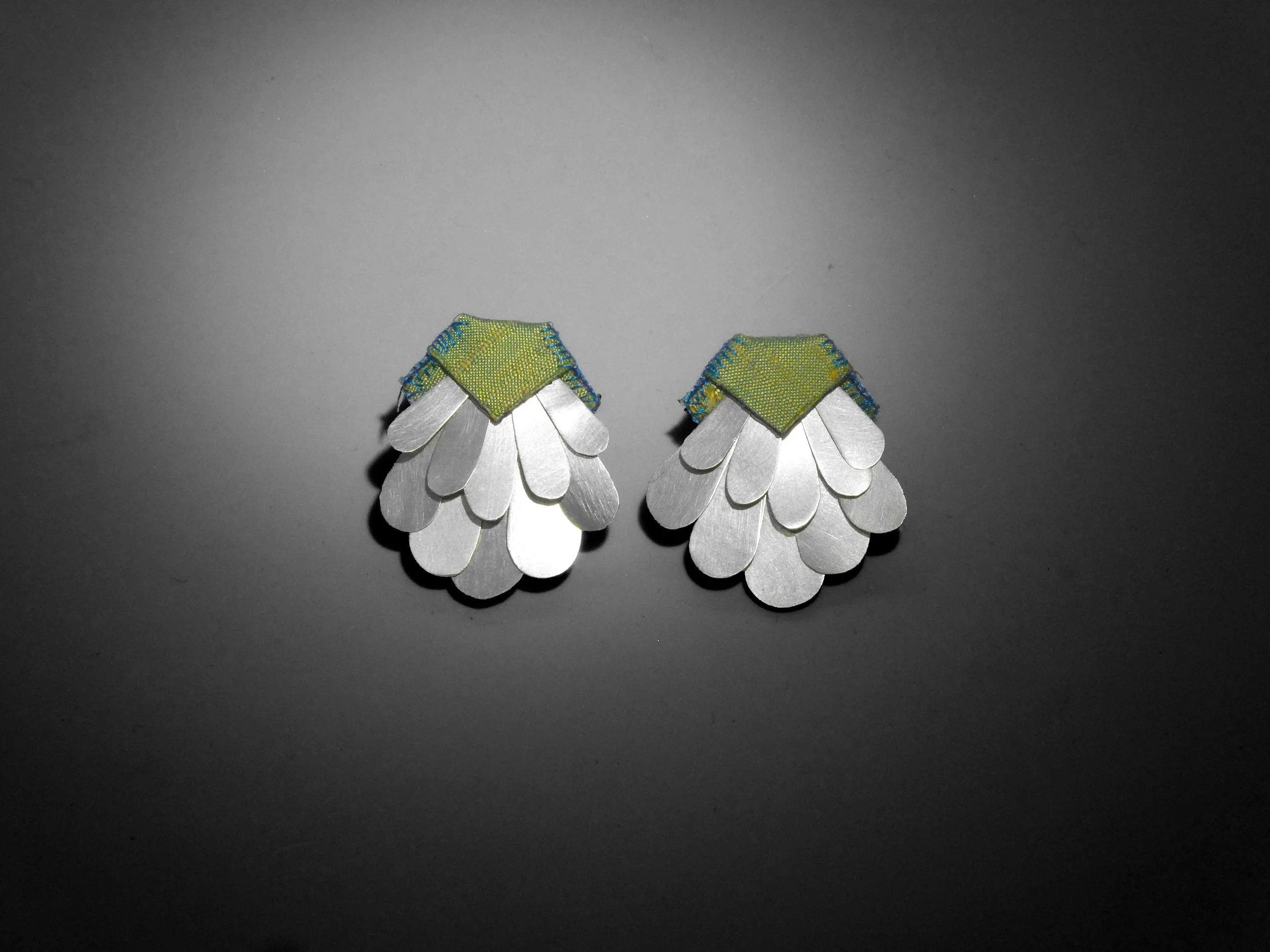 Silver and silk earrings handmade in Switzerland, contemporary jewelry inspired by seabirds in flight with luminous textures