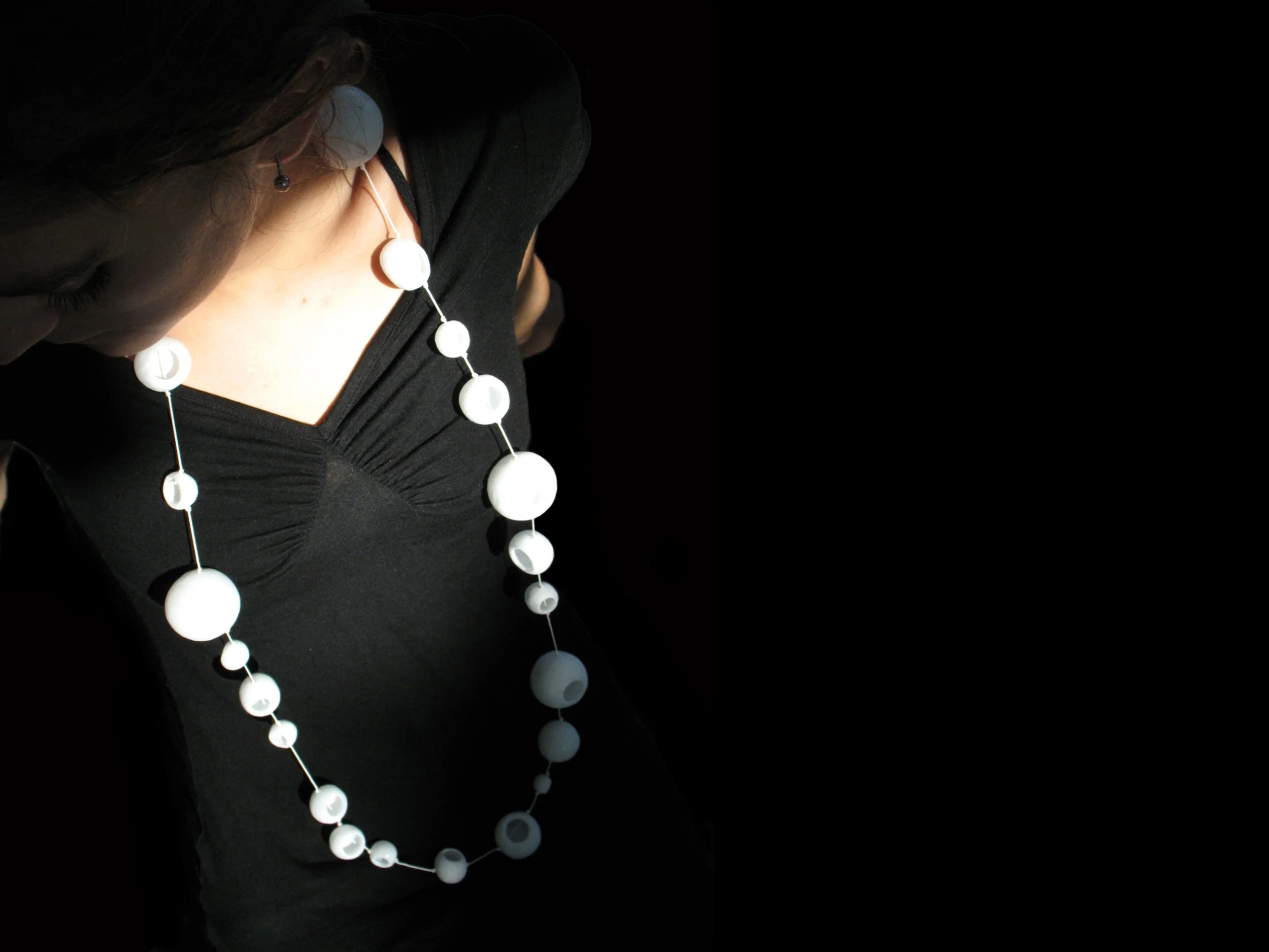 Alabaster nest, alabaster and silk