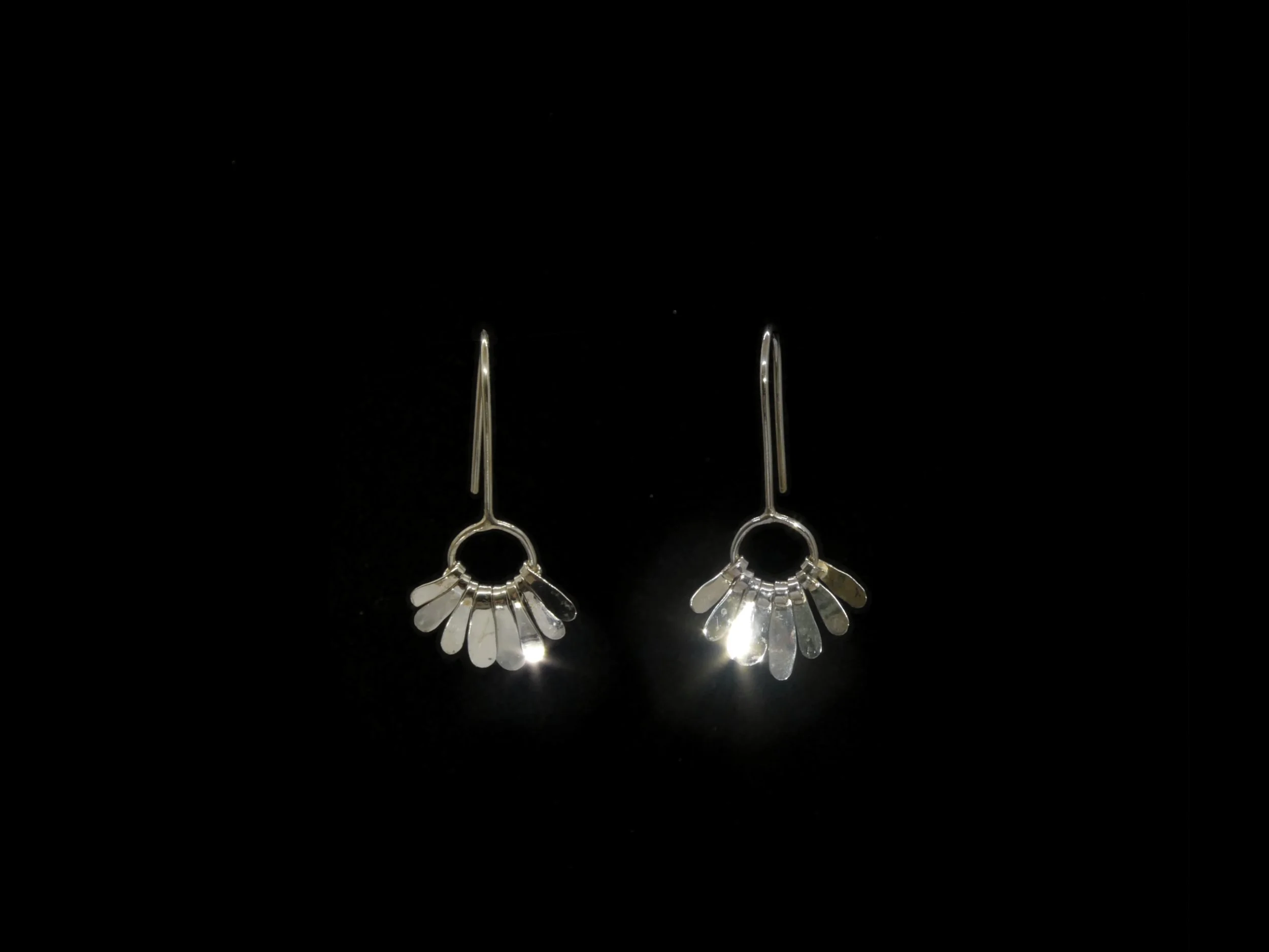 Paquerette, petal earrings in silver