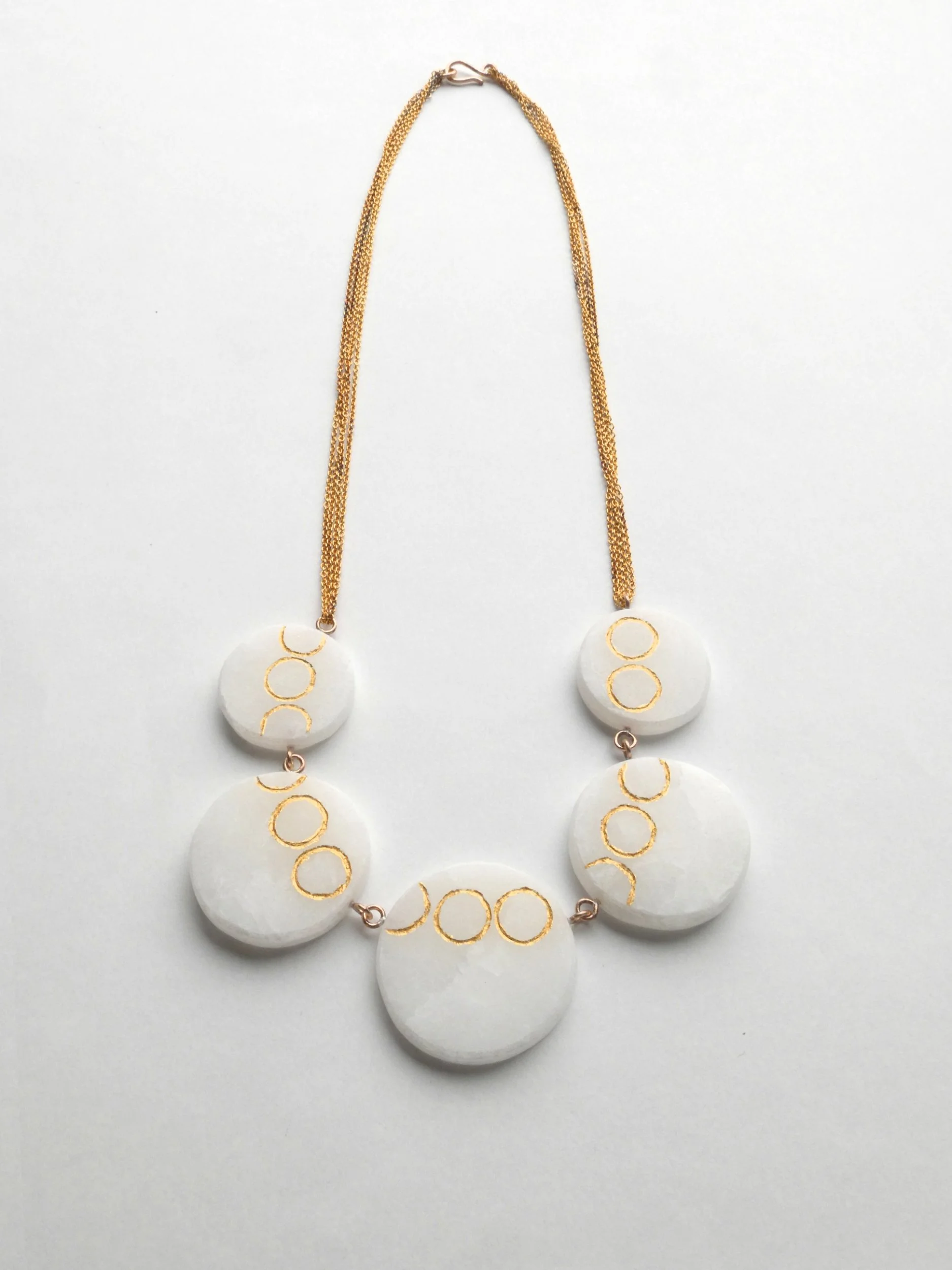 Alabaster pearls: alabaster, 23 ct
gold leaf