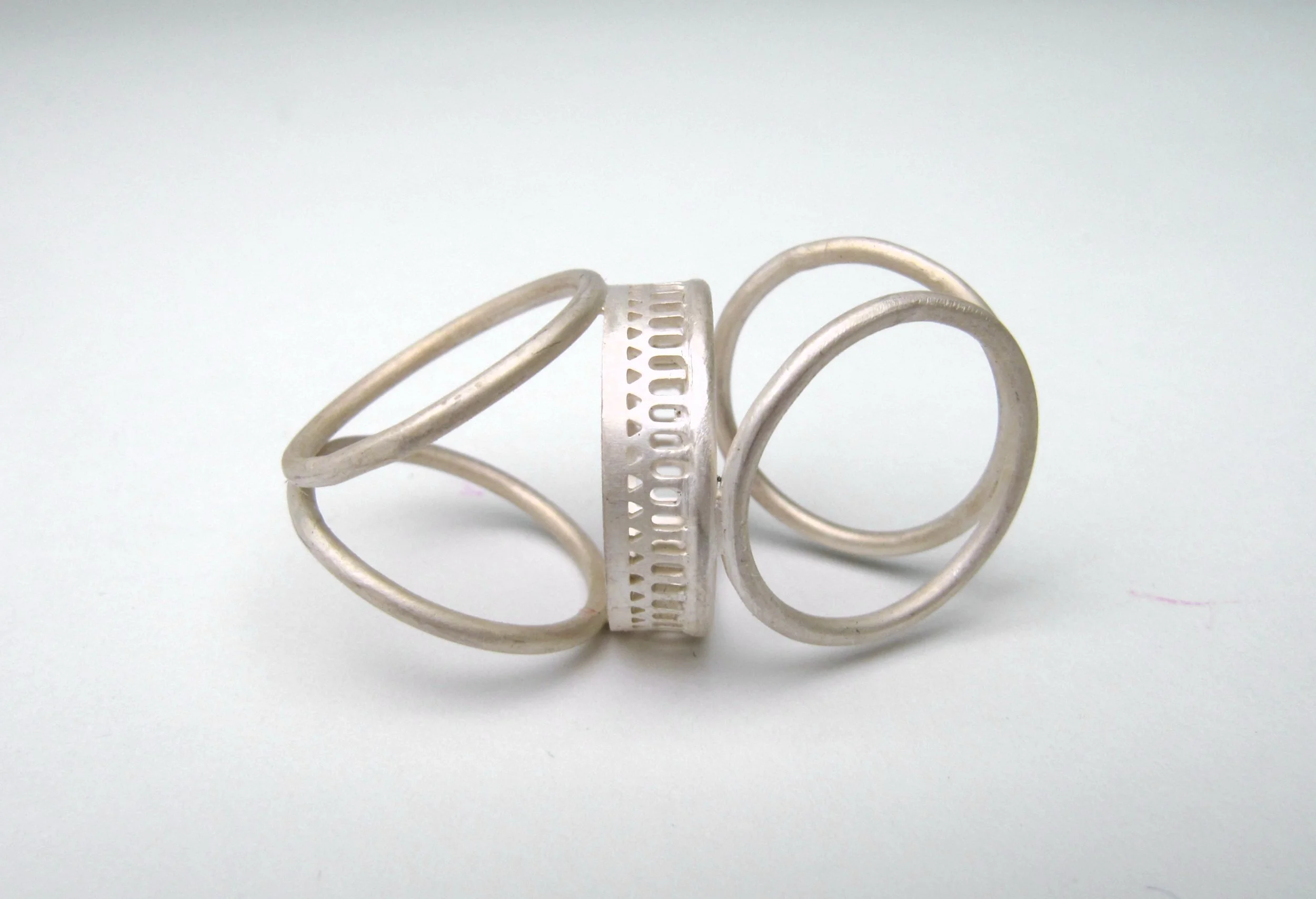 Anxiety and the creative process. A ring to tear in two