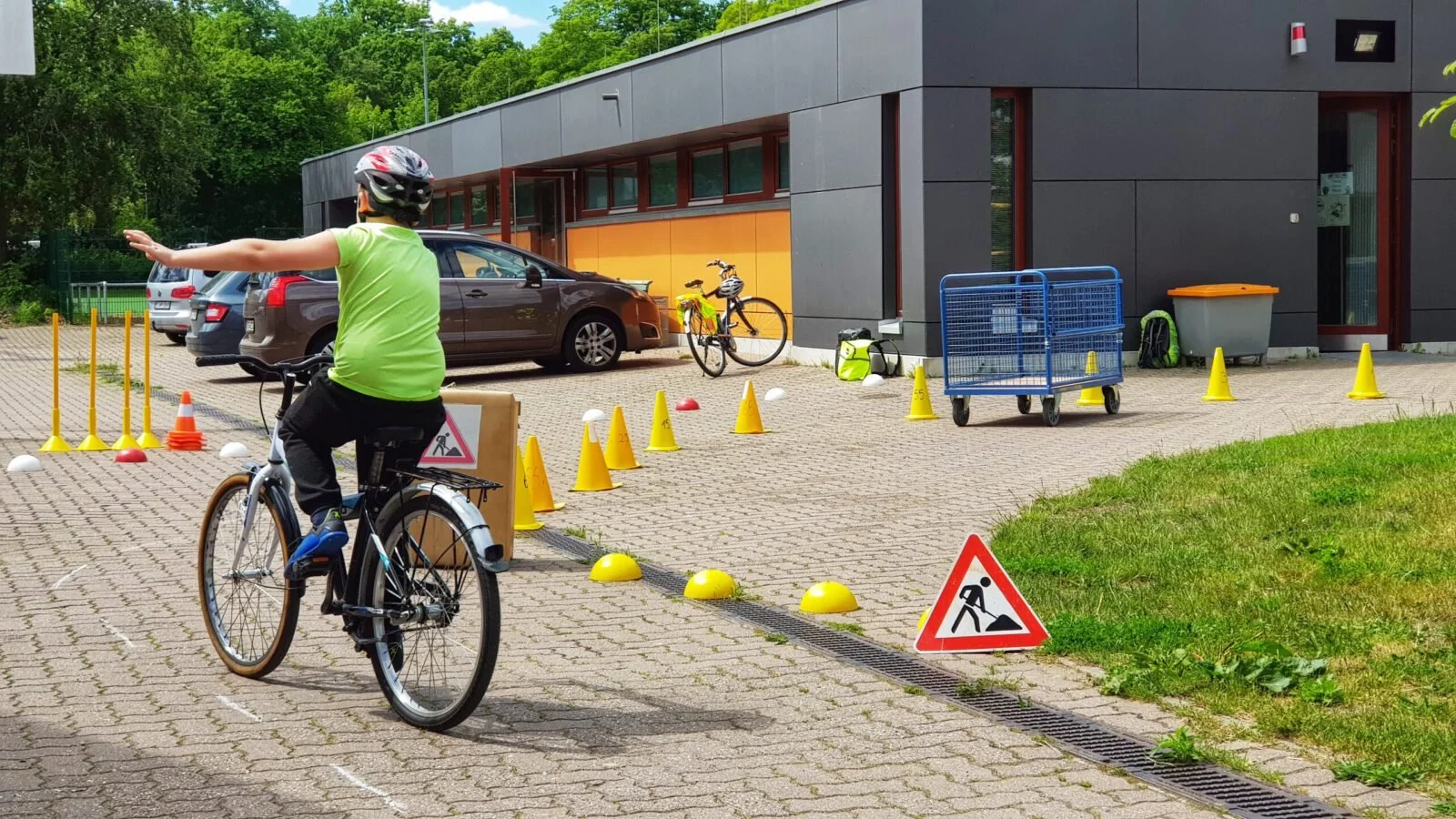 Bike-Fit-Training-Verkehrssicherheit-Schule-scaled-e1621506198602.jpeg