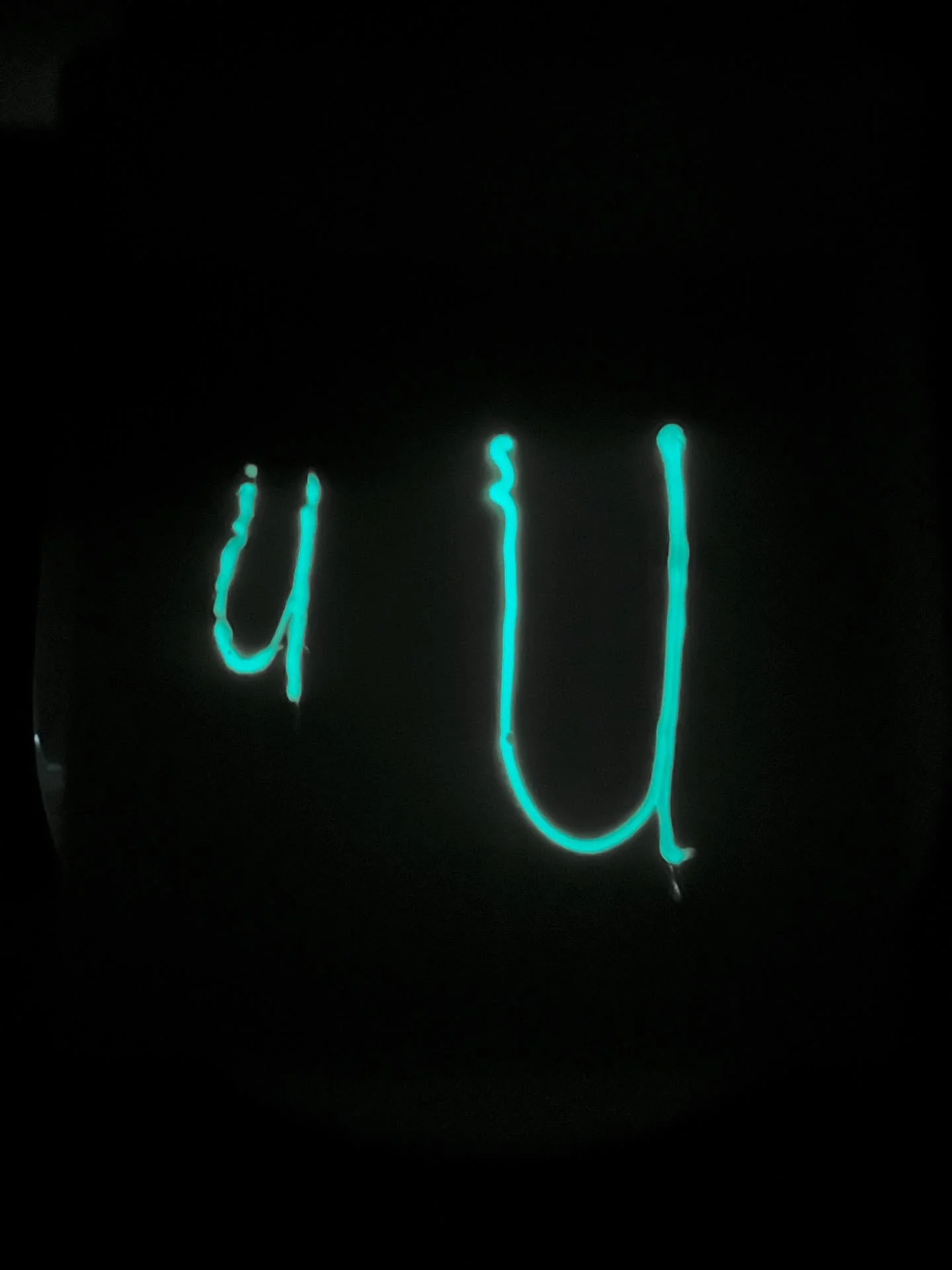 Want to teach your child a new skill? 

Make it FUN 🙃

We worked on the /u/ sound and kept it playful so it didn&rsquo;t feel like &ldquo;learning&rdquo; at all.

We&hellip;
✨Used playdough
🖍️ Drew U&rsquo;s with chalk all over the driveway
🪨 Play