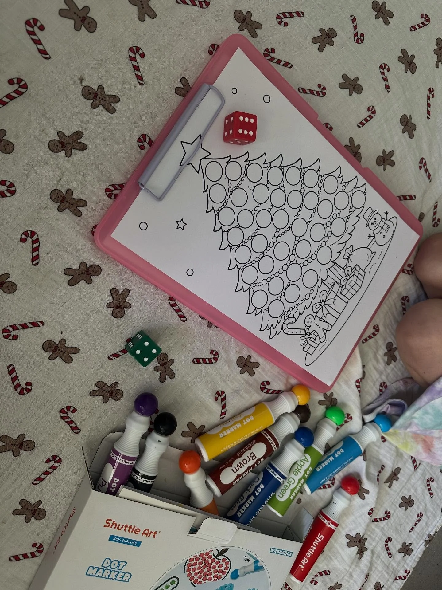 Roll the dice 🎲
Count the dots 👀
Stamp the baubles 🎄

That&rsquo;s it. That&rsquo;s the game.

So simple, but quietly powerful, recognising dot patterns and building 1:1 counting skills, all wrapped up in Christmas fun.

Tiny moments. Big learning