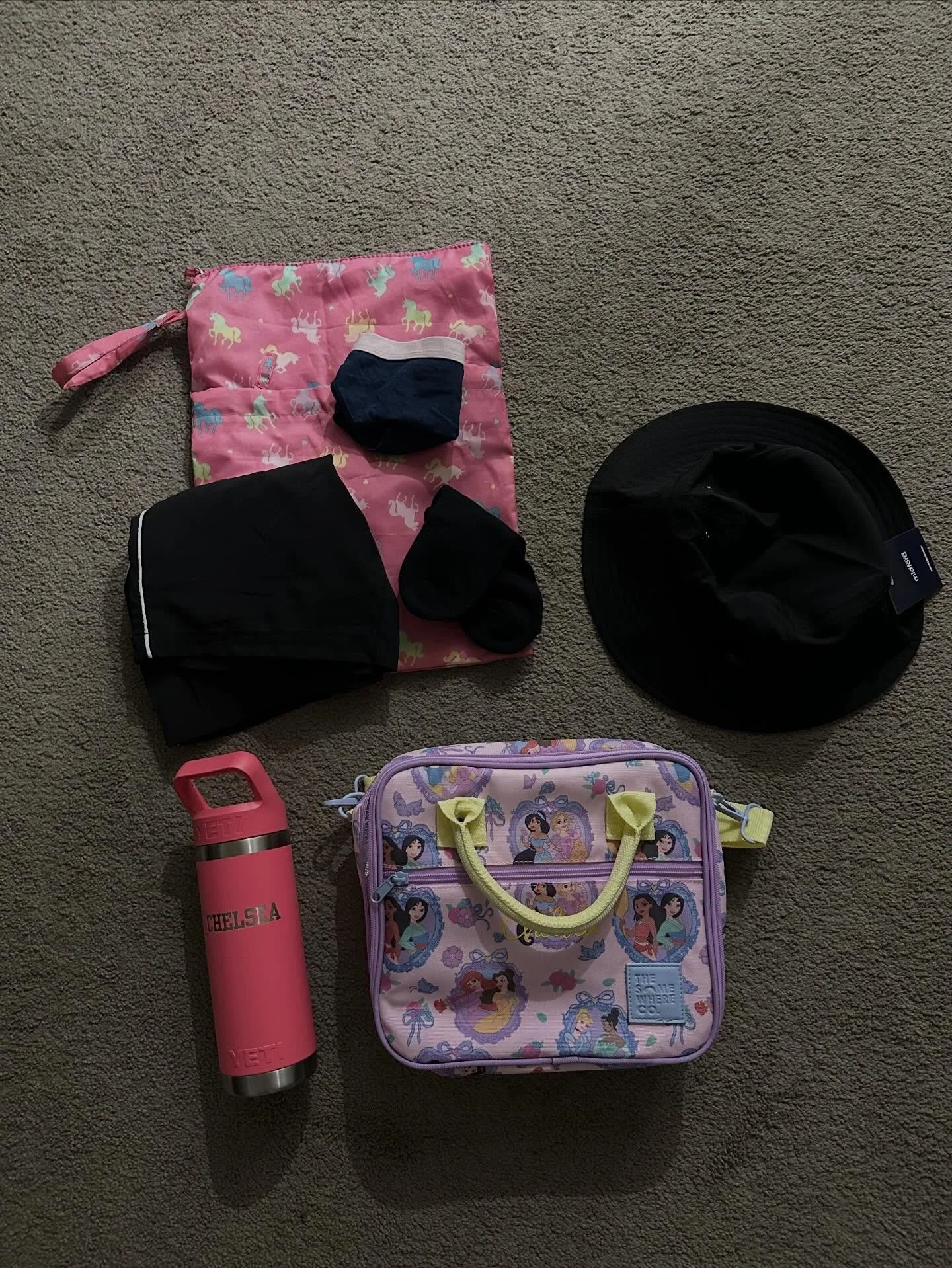 If your child is starting school and already losing hats, drink bottles or jumpers, please know this is so normal 🤍

At this age, children are still developing executive function skills. These are the brain processes that help with organisation, wor