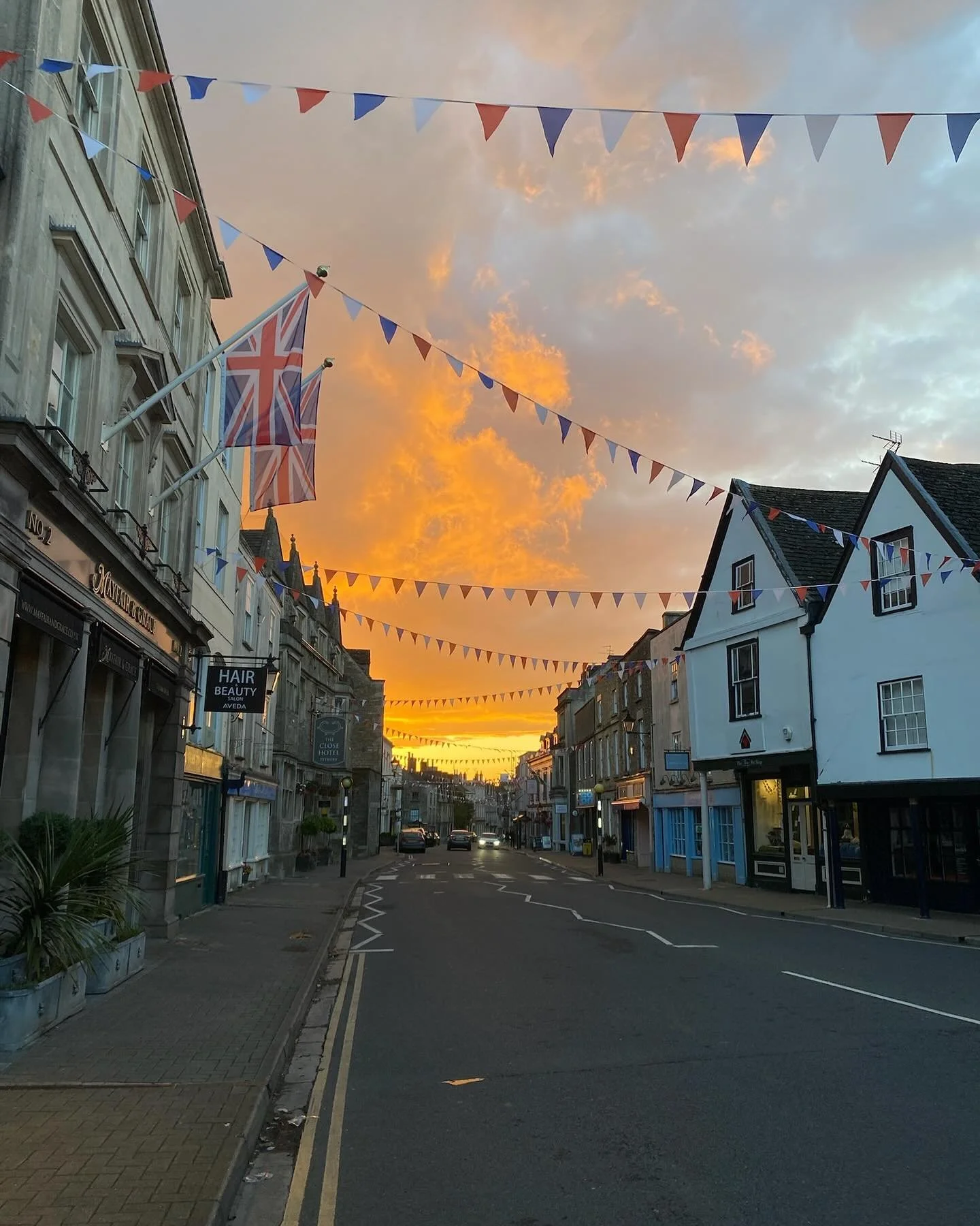 Tailored tours of all the wonderful antique destinations that England has to offer. 

#tours #antiquetours #ukantiquetours #england #antiques #antique #interiors #interiordesign #interiors #interiordesignersofinstagram #antiquedealersofinstagram #cou