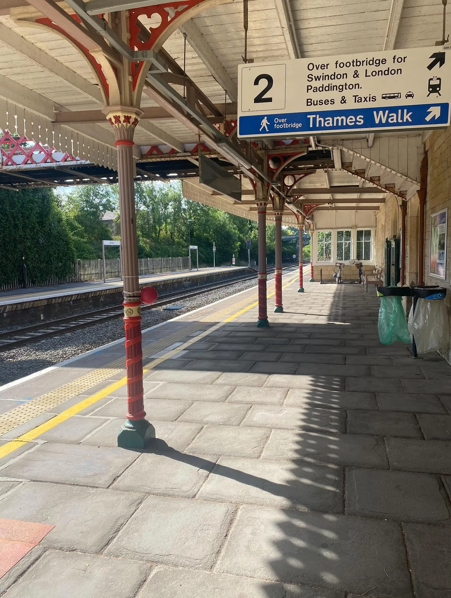 It seems like only yesterday when I was waiting on my local train platform in the Cotswolds for 4 antique enthusiasts all the way from Charleston, South Carolina. 

That turned out to be a very successful buying trip - one of many that I hosted this 