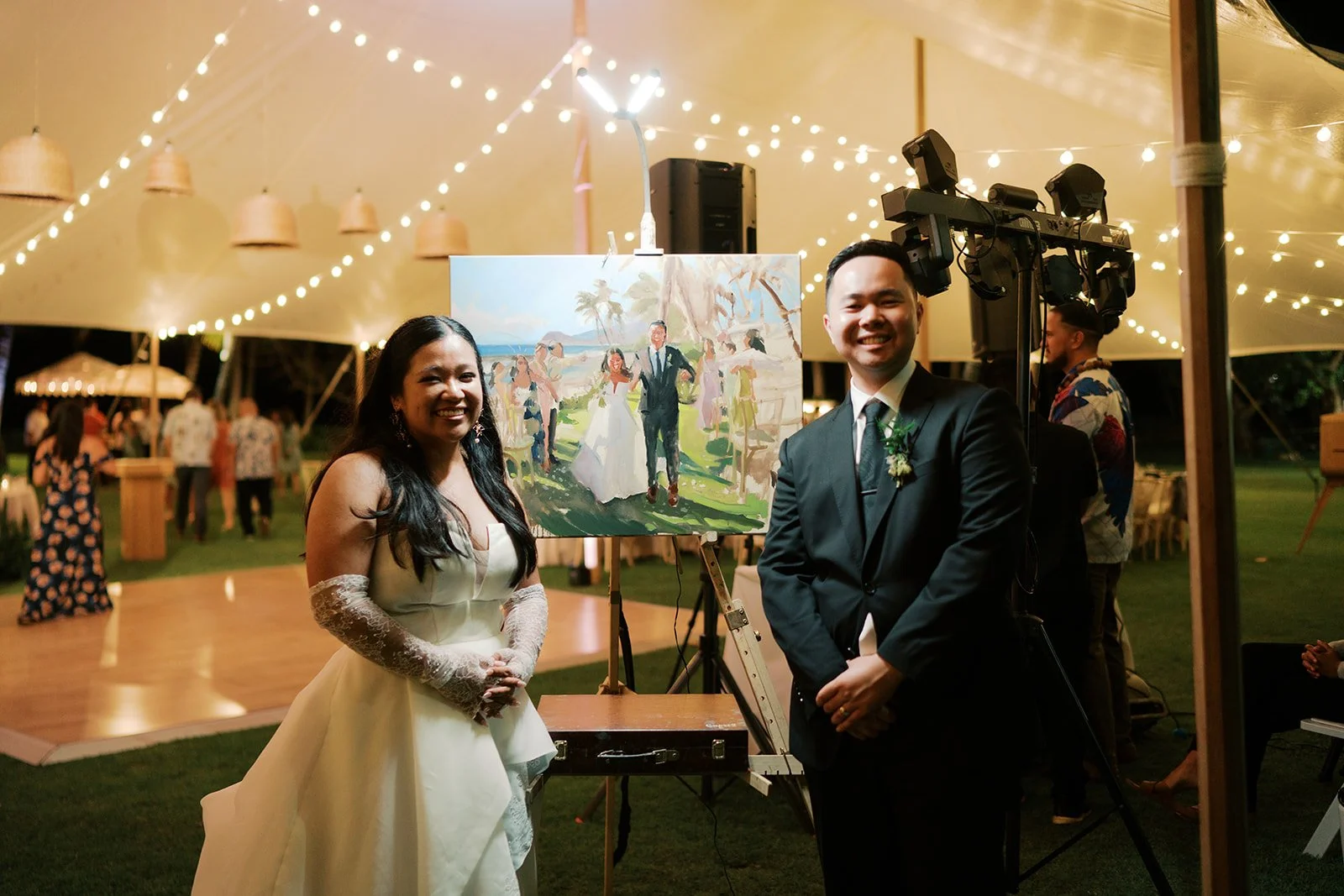Live wedding painting at Lanikuhonua on Oahu by Hawaii wedding painter Laura Jane Fine Art