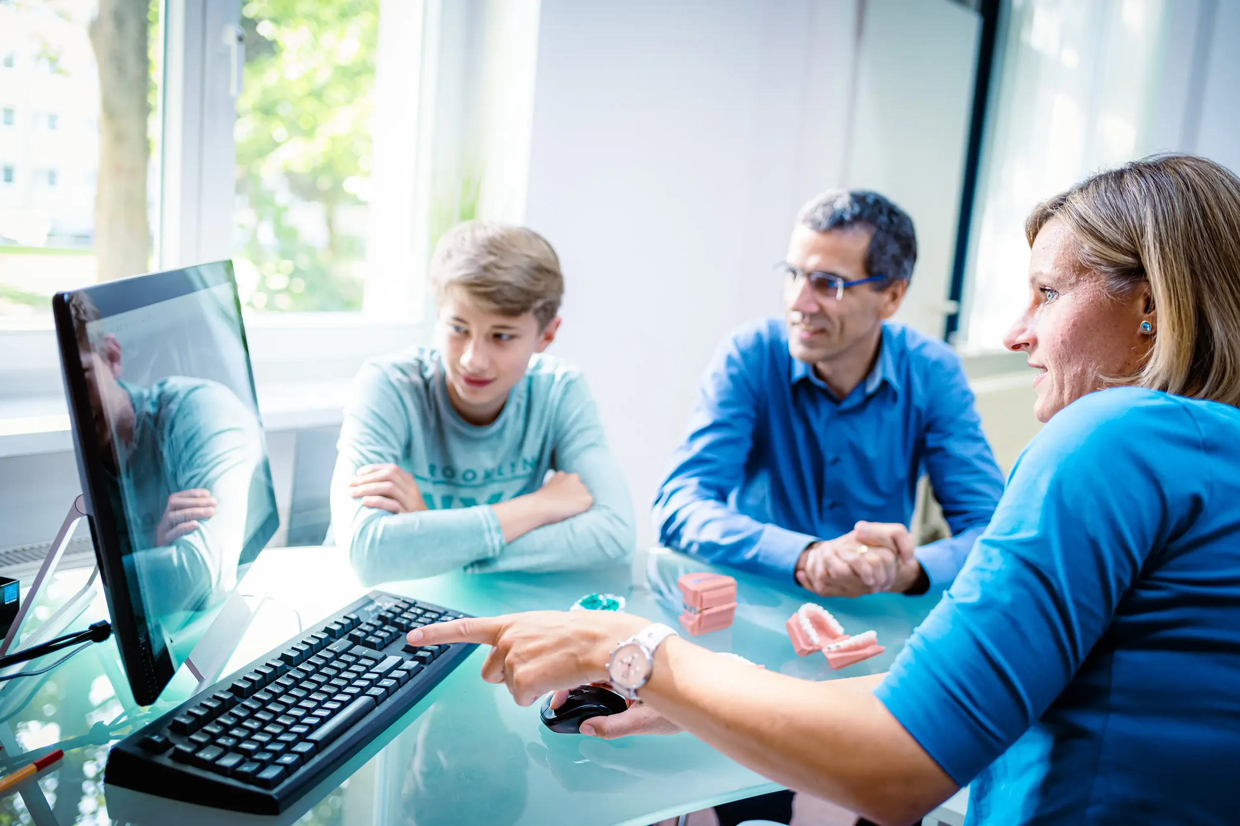 Behandlungsaufnahme Praxisfotografie in einer modernen Zahnarztpraxis – vertraulich & patientenfreundlich in Falkensee.