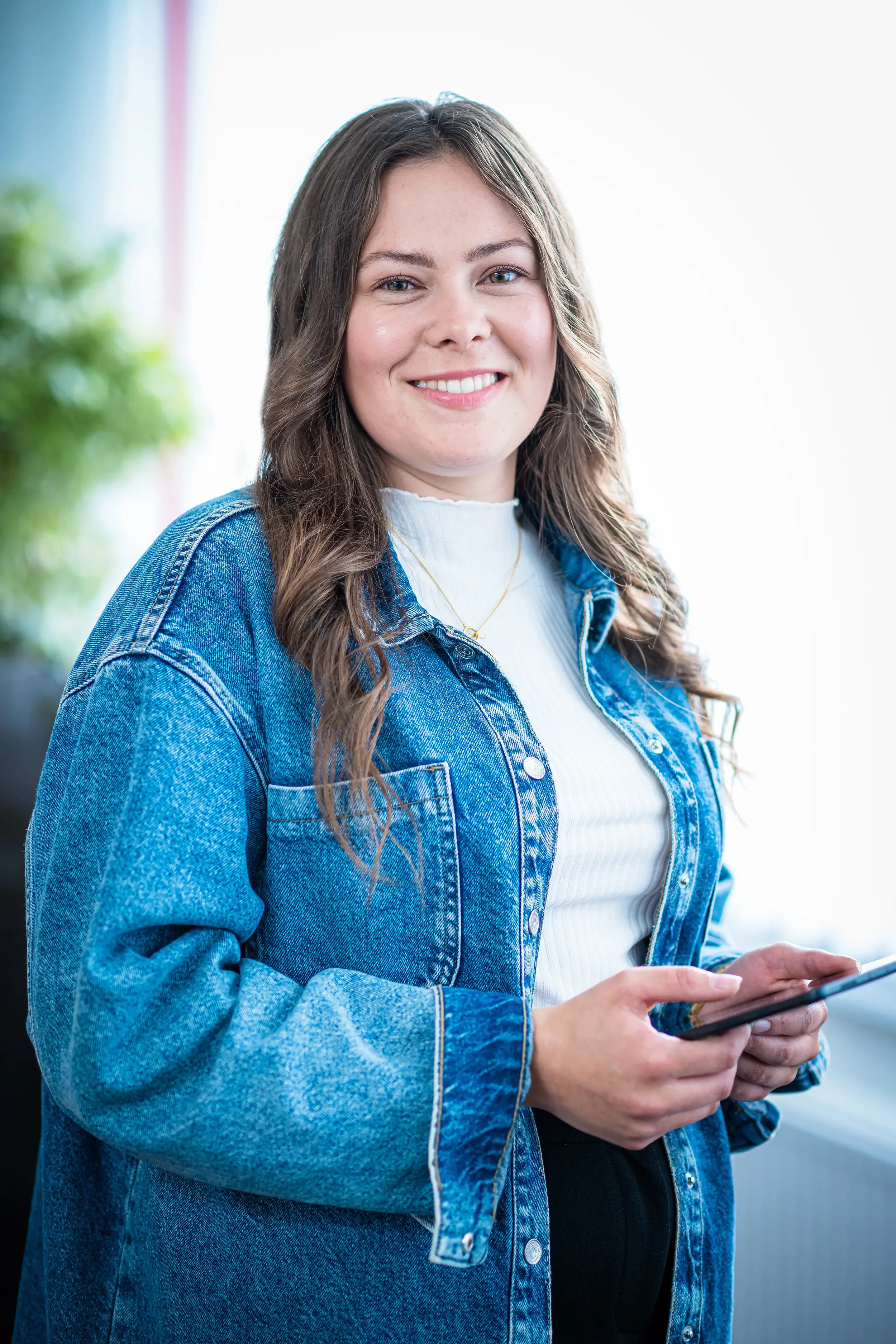 Authentische Mitarbeiterportraits und Businessfotos direkt am Arbeitsplatz im Havelland.