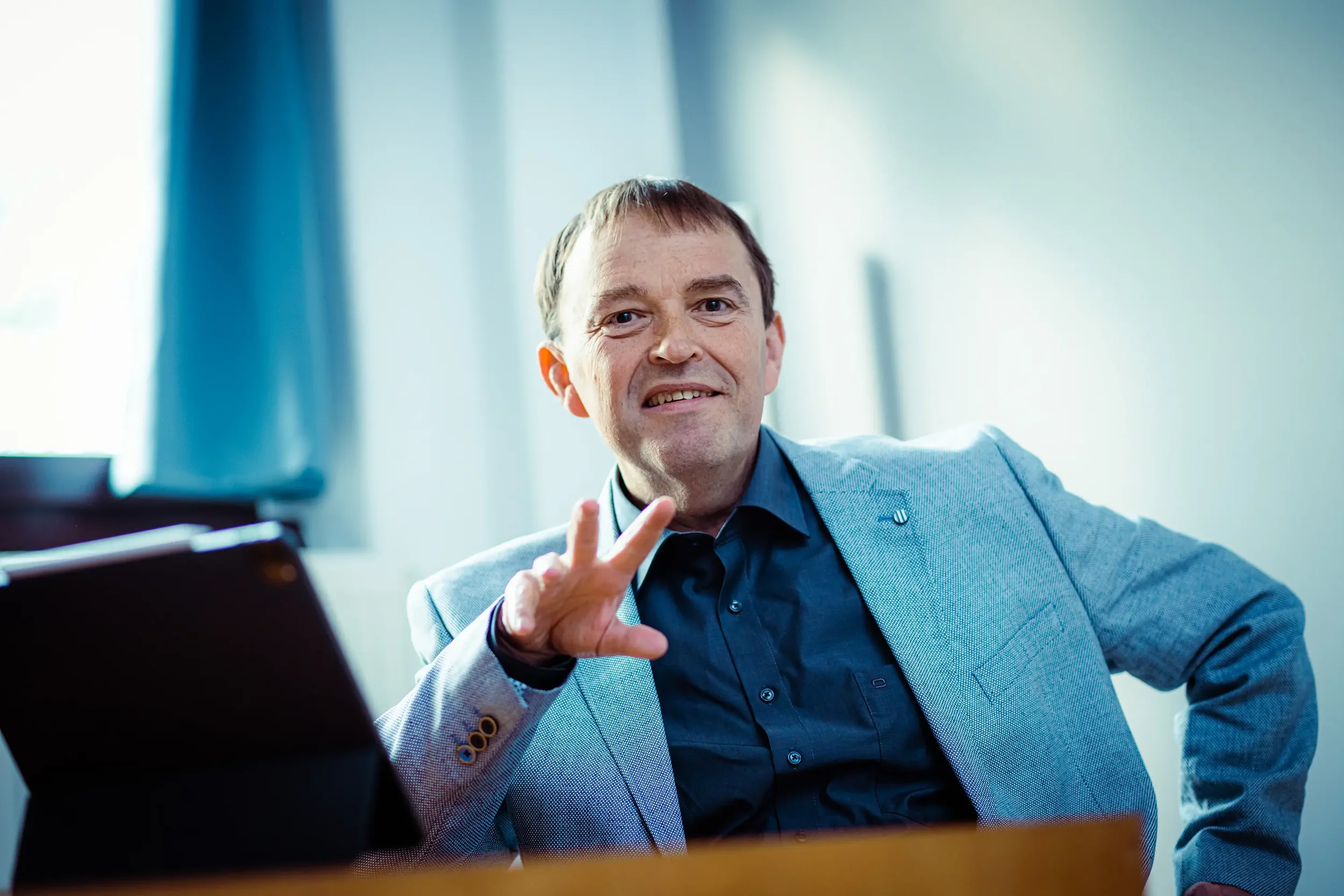 Professionelle Mitarbeiter- und Arbeitsplatzportraits für Unternehmen in Spandau – authentisch und hochwertig.