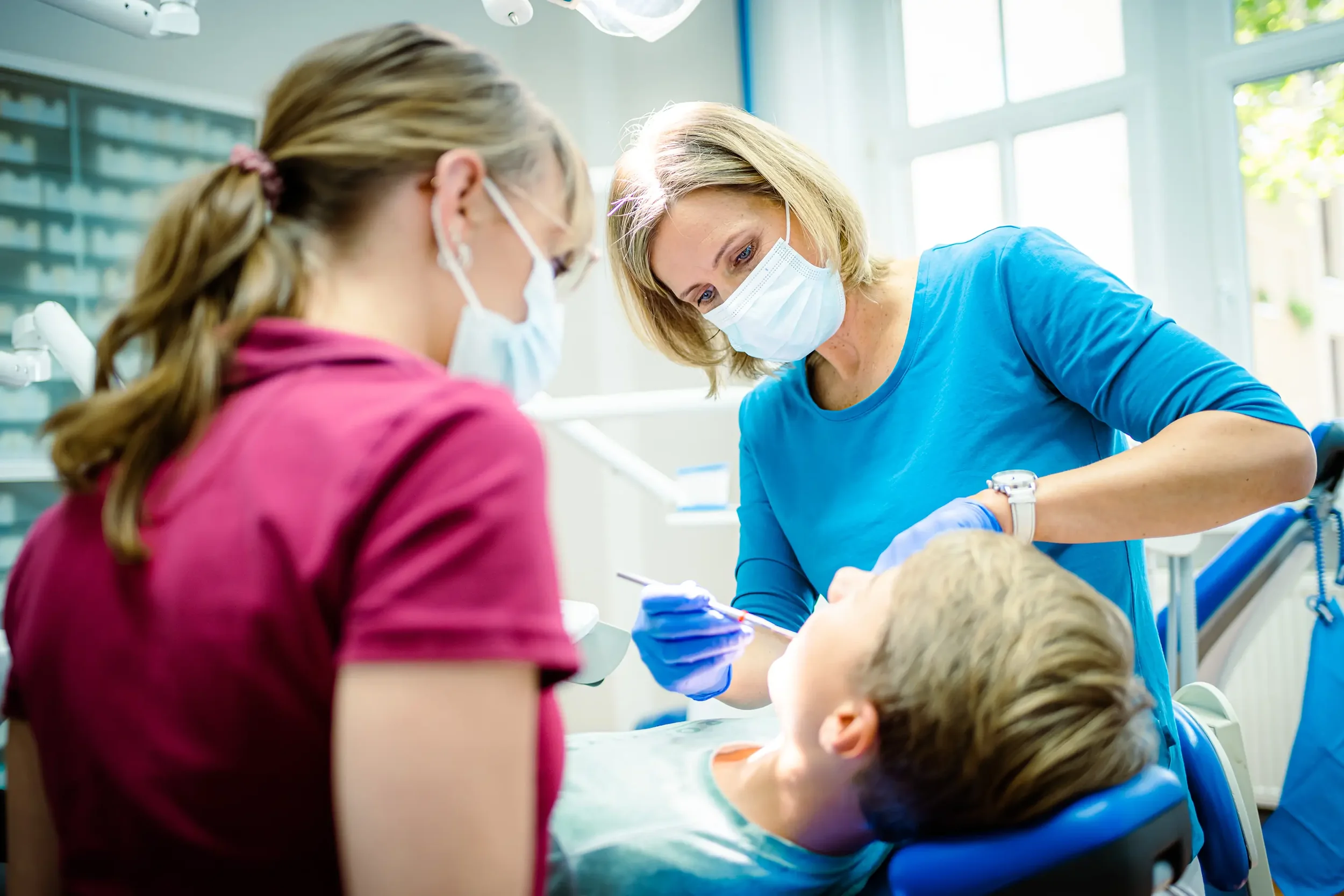 Behandlungsaufnahme Praxisfotografie in einer modernen Zahnarztpraxis – vertraulich & patientenfreundlich in Falkensee.
