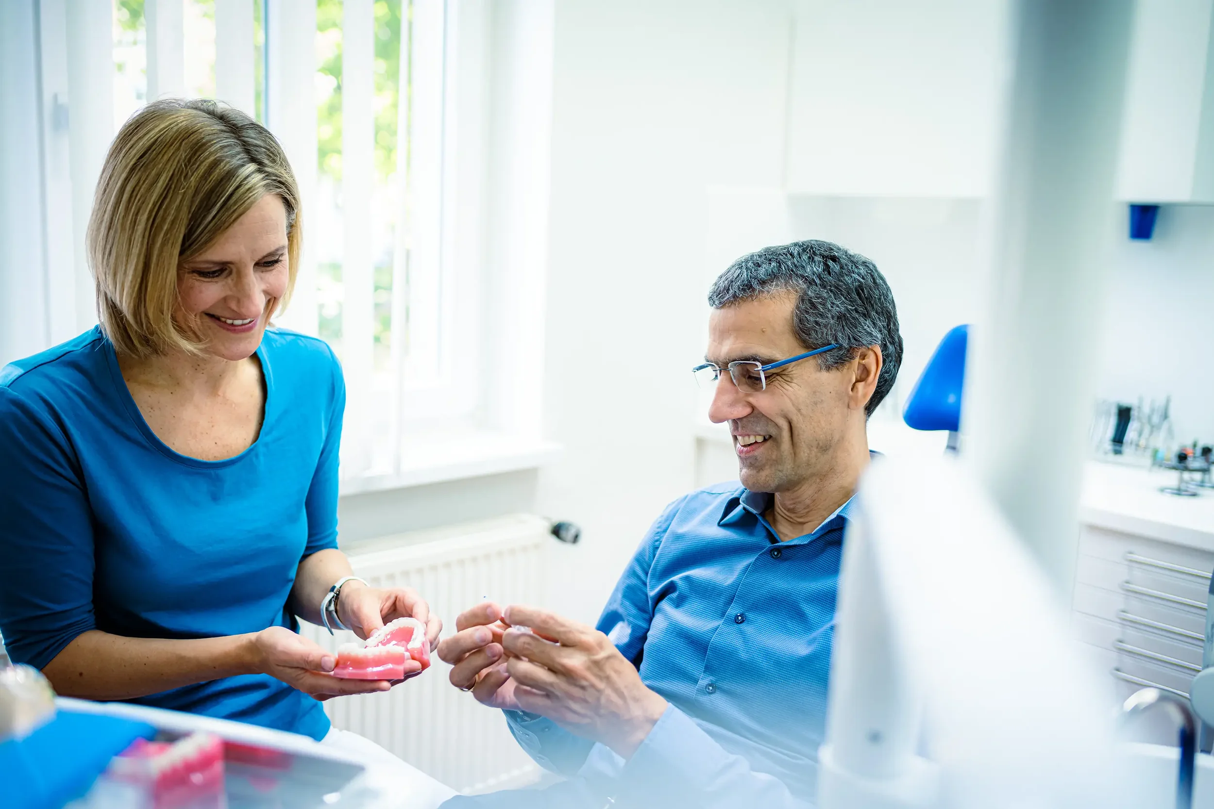 Behandlungsaufnahme Praxisfotografie in einer modernen Zahnarztpraxis – vertraulich & patientenfreundlich in Falkensee.