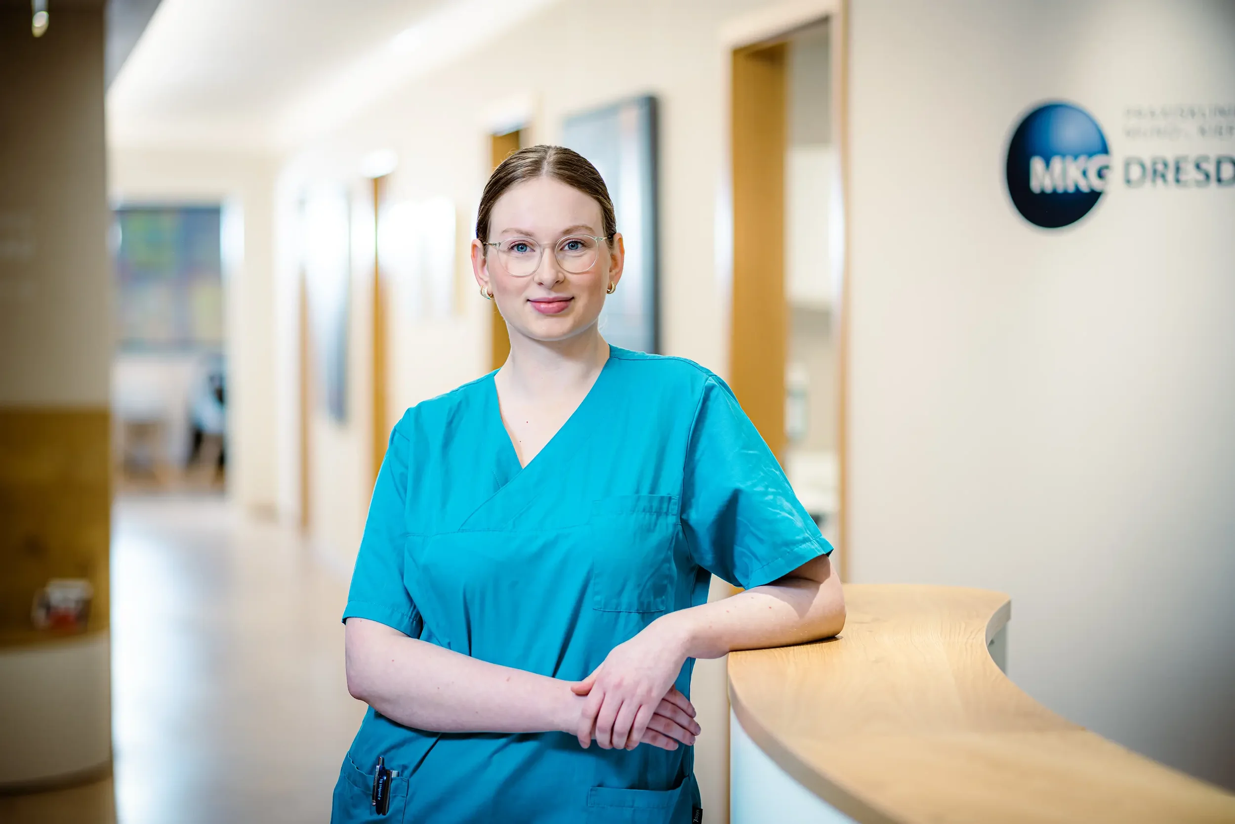 Business-Portrait eines Zahnarztes – professionell für Praxiswebsite und Teamseite in Spandau.